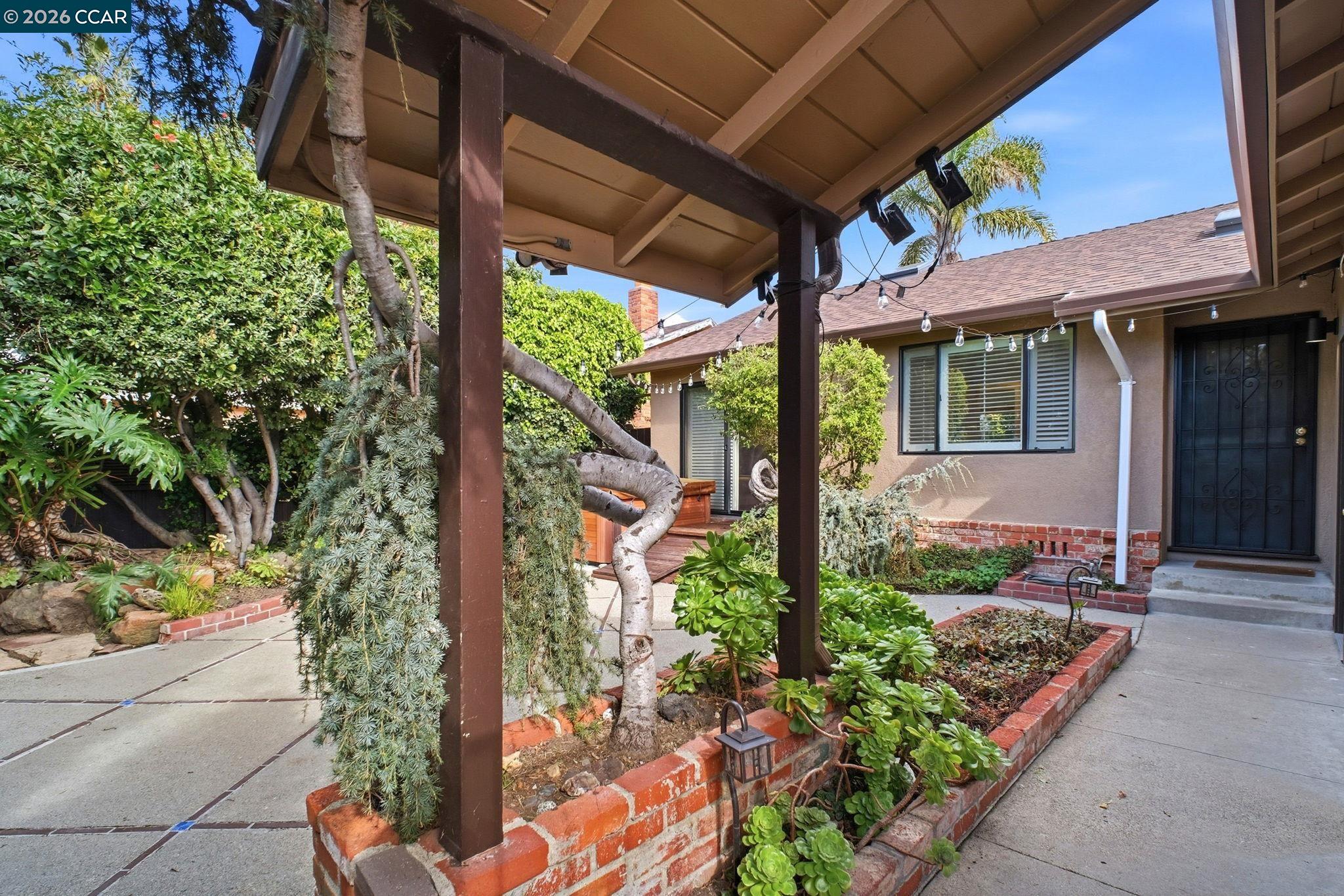 Detail Gallery Image 6 of 43 For 16132 via Catherine, San Lorenzo,  CA 94580 - 3 Beds | 2 Baths