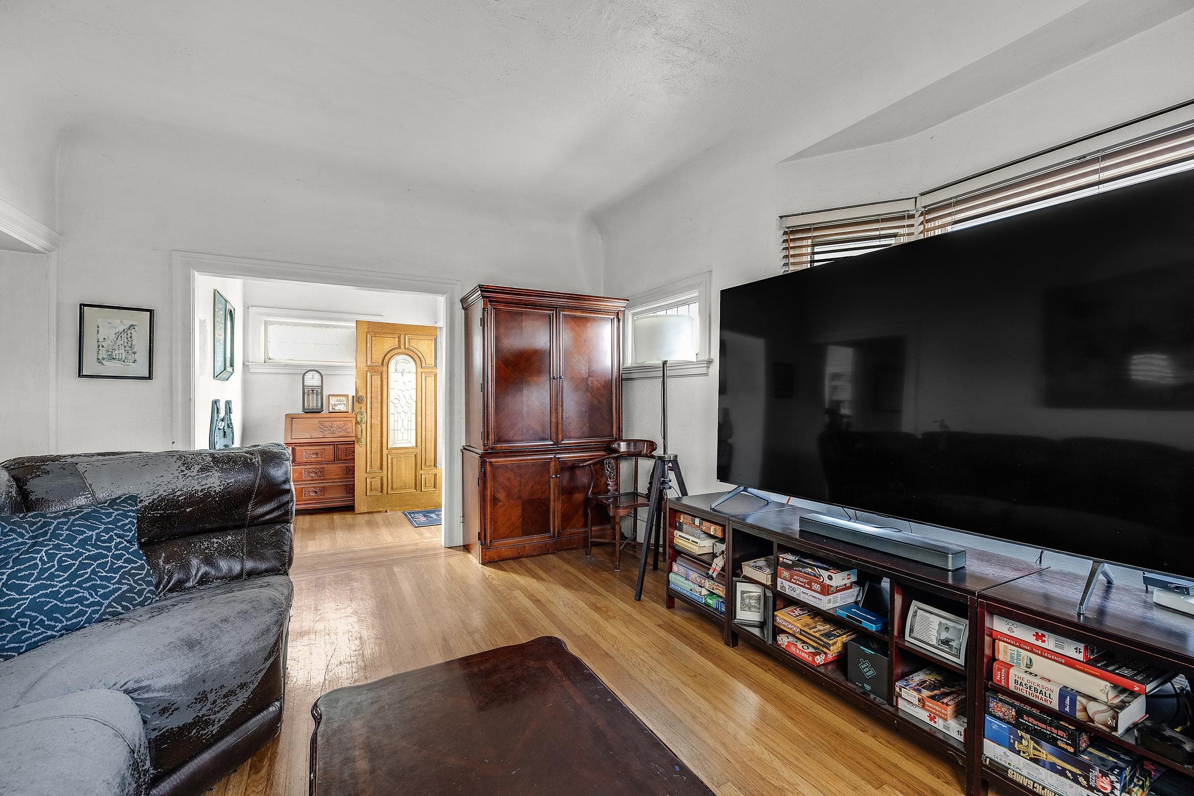 Detail Gallery Image 4 of 39 For 976 Park Street, Alameda,  CA 94501 - – Beds | – Baths