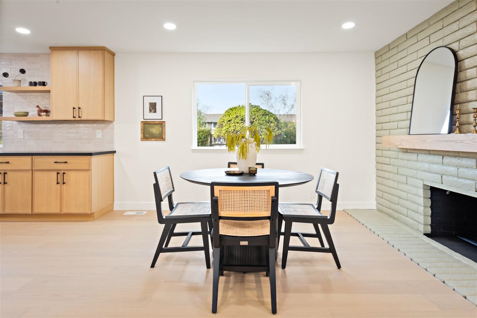 Detail Gallery Image 4 of 43 For 125 Larkwood Cir, Danville,  CA 94526 - 5 Beds | 2/1 Baths