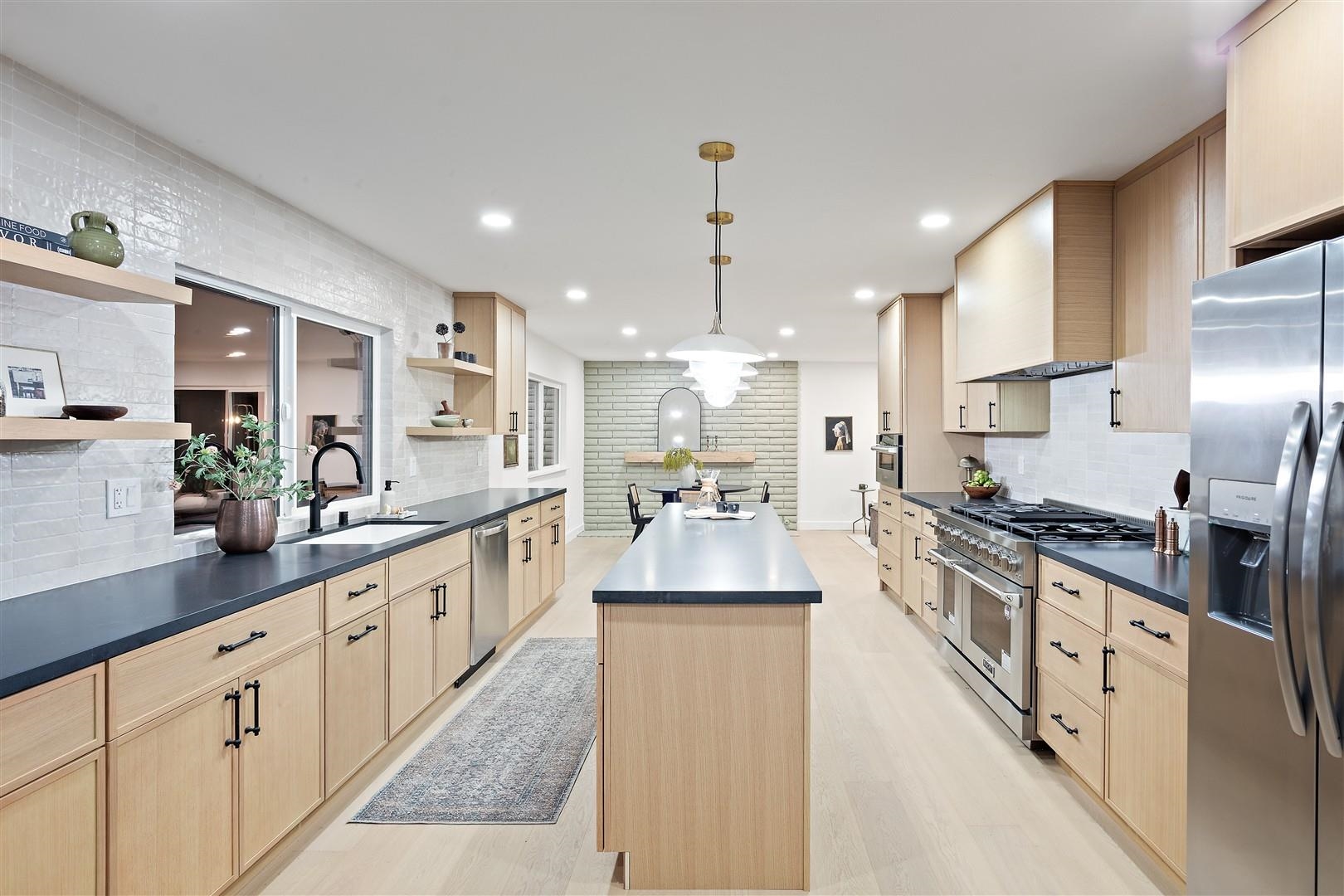 Detail Gallery Image 9 of 43 For 125 Larkwood Cir, Danville,  CA 94526 - 5 Beds | 2/1 Baths