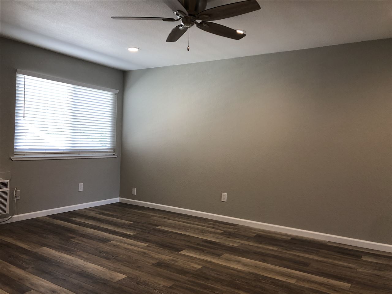 Detail Gallery Image 3 of 17 For 1021 W 8th St #1,  Antioch,  CA 94509-1573 - 2 Beds | 1 Baths