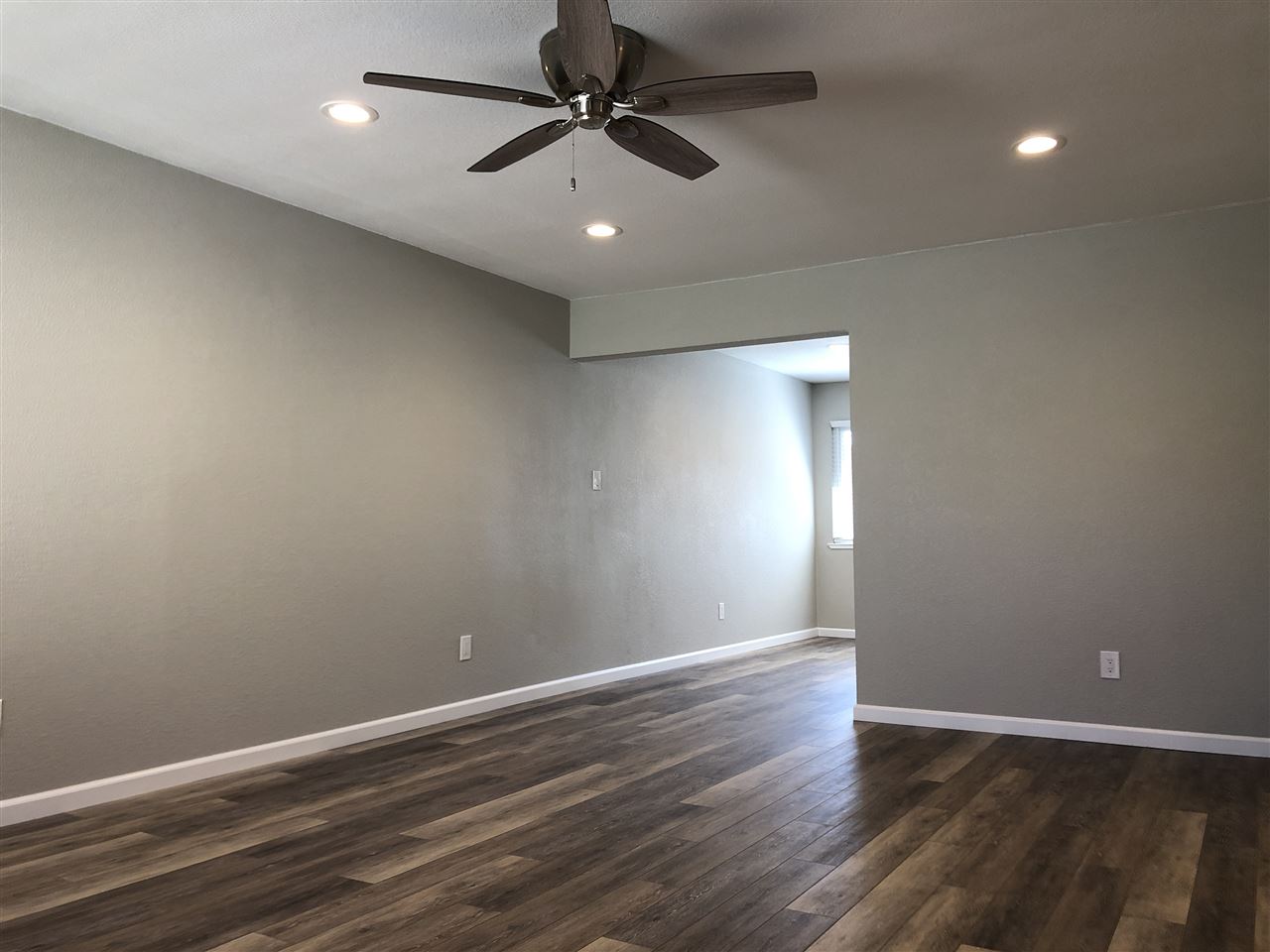 Detail Gallery Image 5 of 17 For 1021 W 8th St #1,  Antioch,  CA 94509-1573 - 2 Beds | 1 Baths