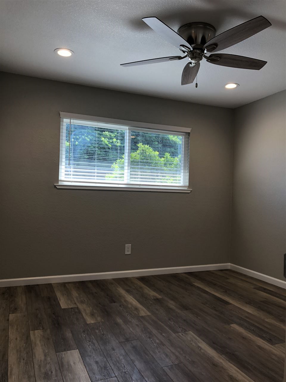 Detail Gallery Image 6 of 17 For 1021 W 8th St #1,  Antioch,  CA 94509-1573 - 2 Beds | 1 Baths