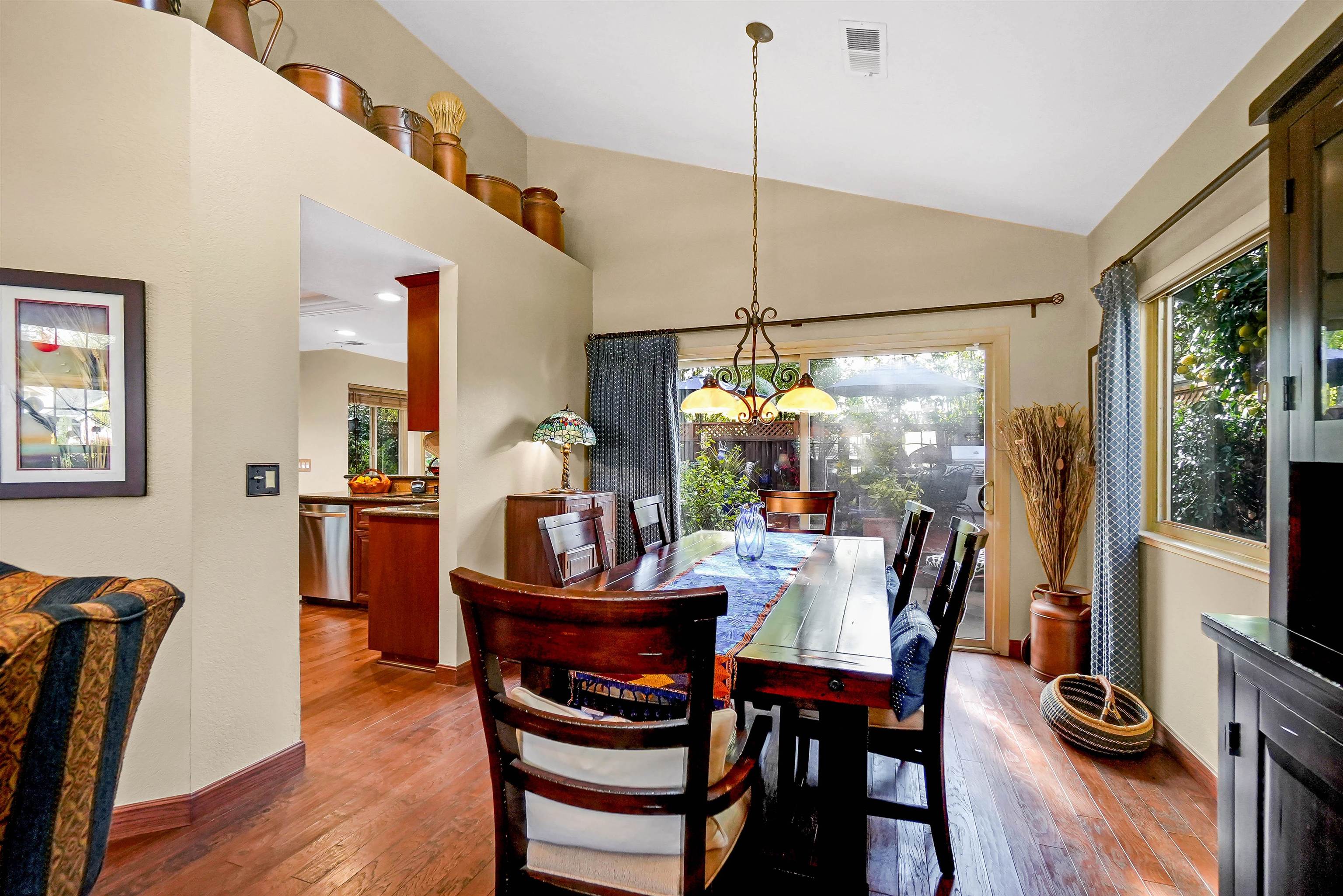 Detail Gallery Image 14 of 57 For 3699 Greenhills Avenue, Castro Valley,  CA 94546 - 4 Beds | 3 Baths