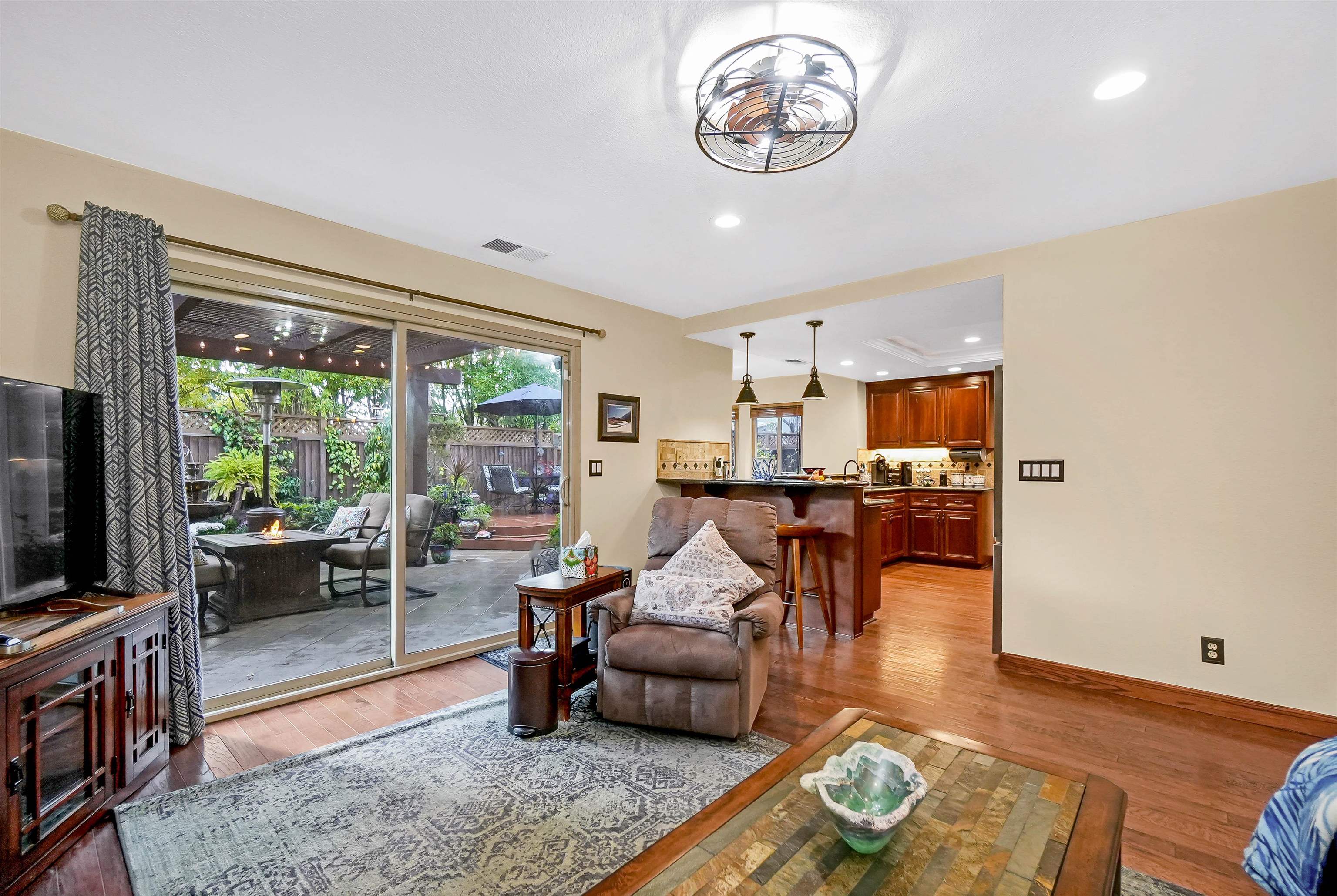 Detail Gallery Image 22 of 57 For 3699 Greenhills Avenue, Castro Valley,  CA 94546 - 4 Beds | 3 Baths