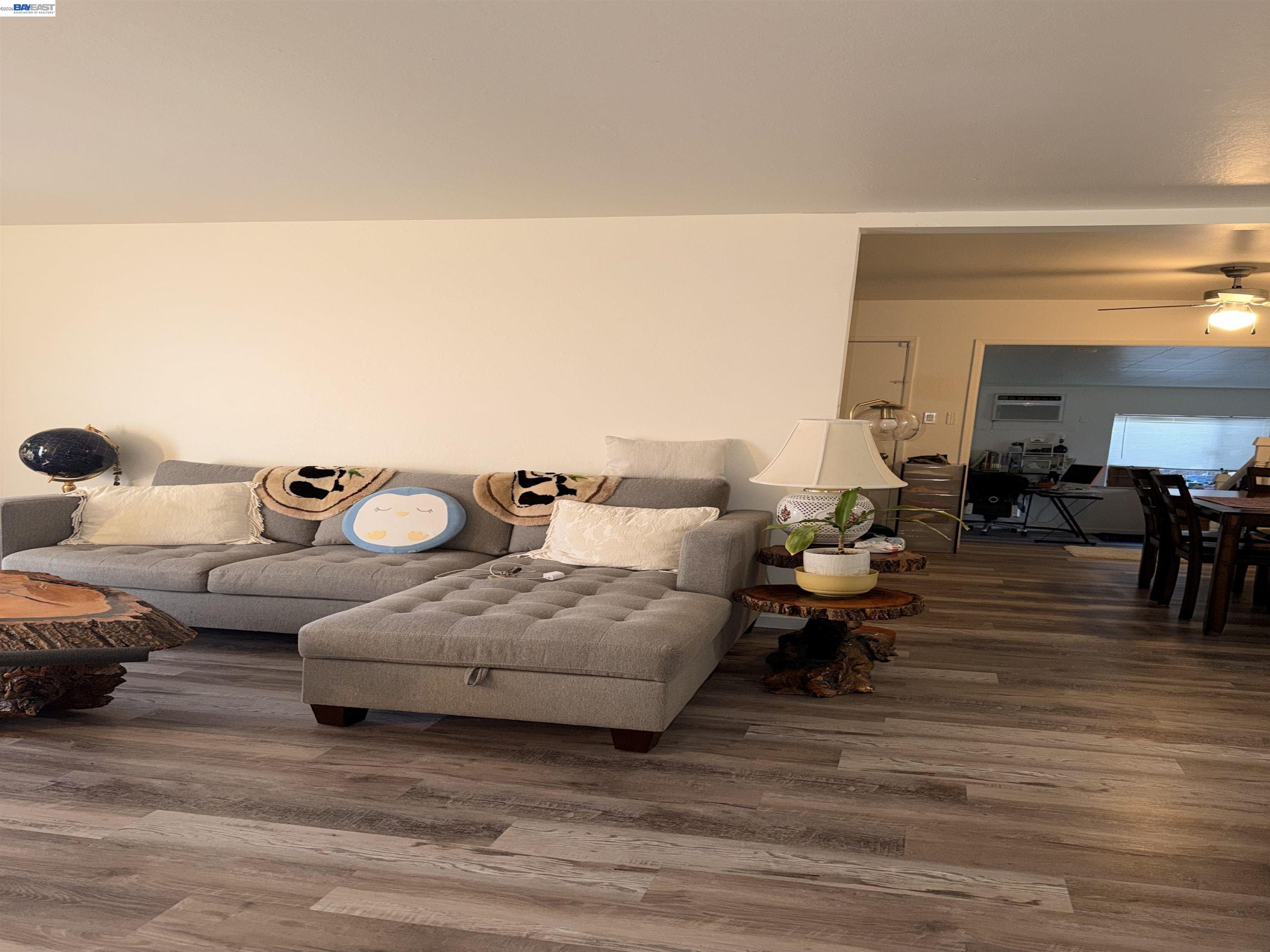 Front Image Thumbnail for BE41122906