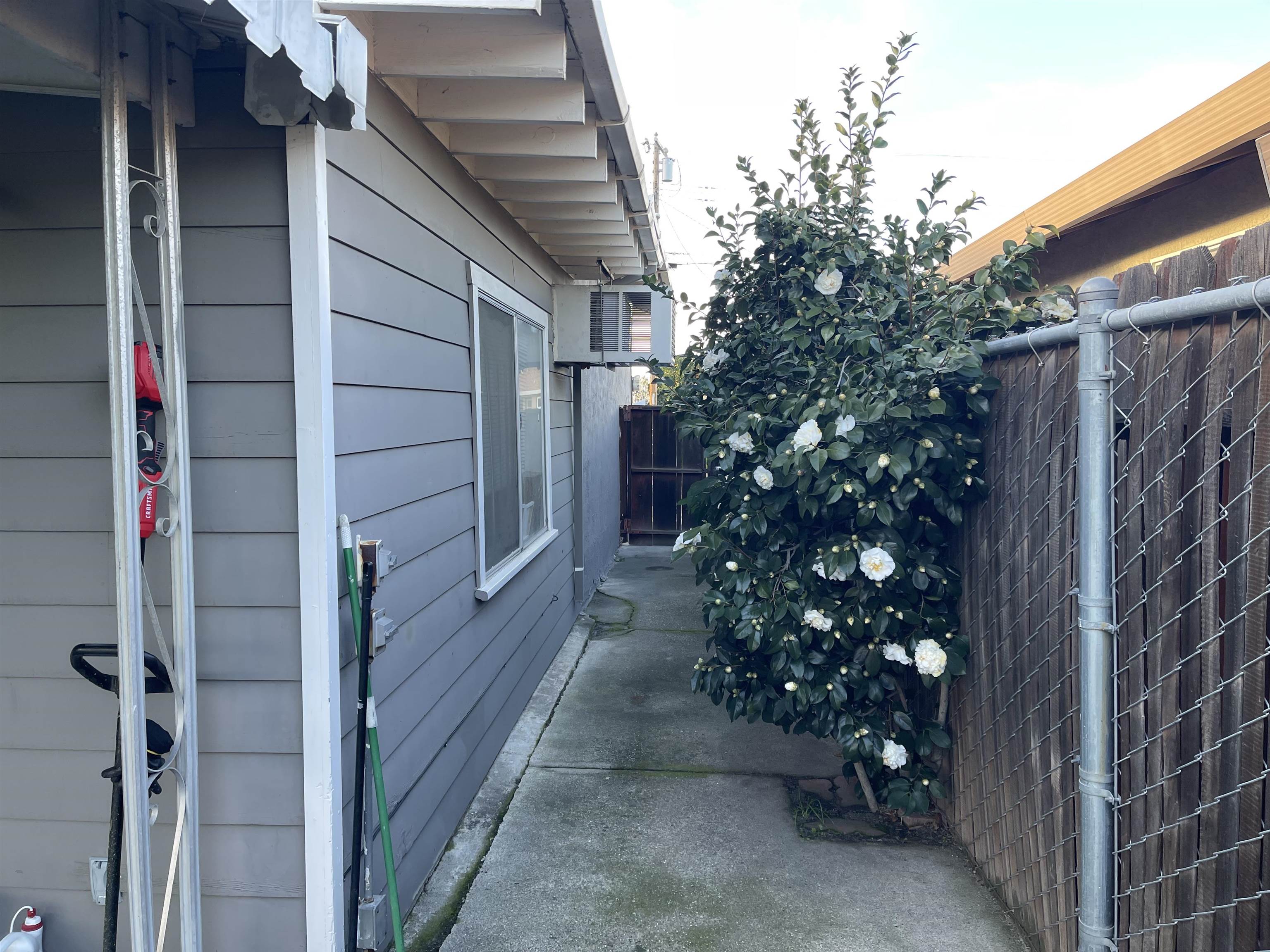 Detail Gallery Image 3 of 17 For 4427 Belle Dr, Antioch,  CA 94509 - 3 Beds | 1 Baths