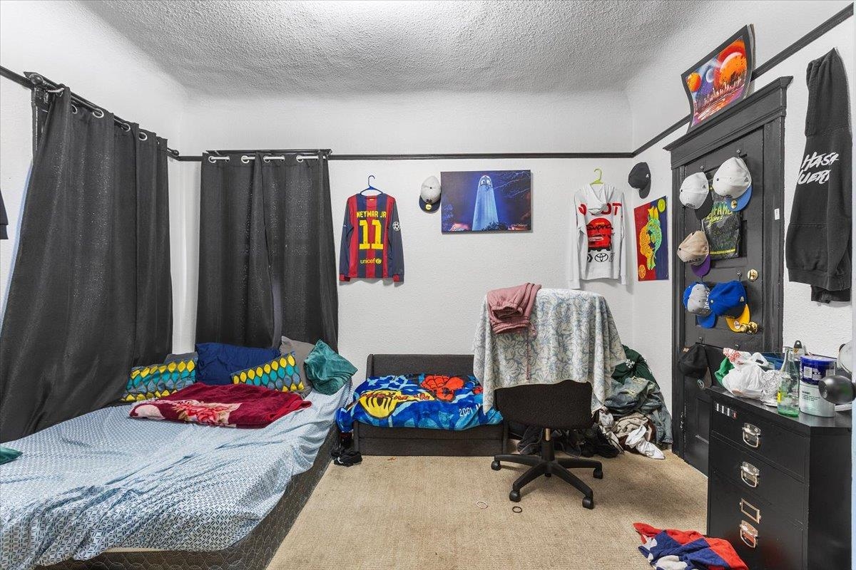 Detail Gallery Image 12 of 31 For 3109 Elmwood, Oakland,  CA 94601 - 6 Beds | 2 Baths