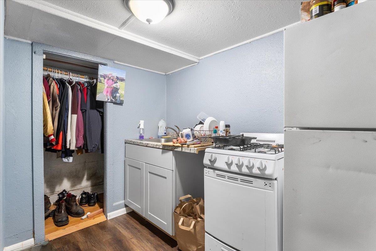 Detail Gallery Image 16 of 31 For 3109 Elmwood, Oakland,  CA 94601 - 6 Beds | 2 Baths