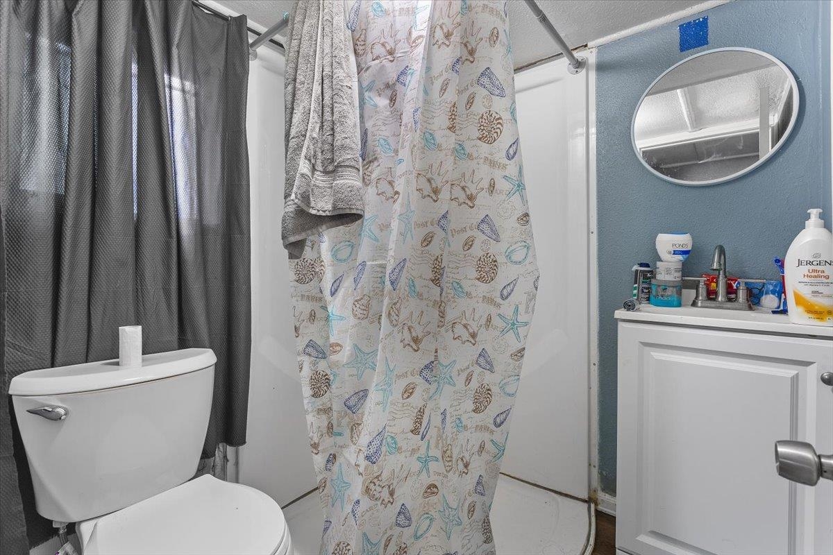 Detail Gallery Image 17 of 31 For 3109 Elmwood, Oakland,  CA 94601 - 6 Beds | 2 Baths