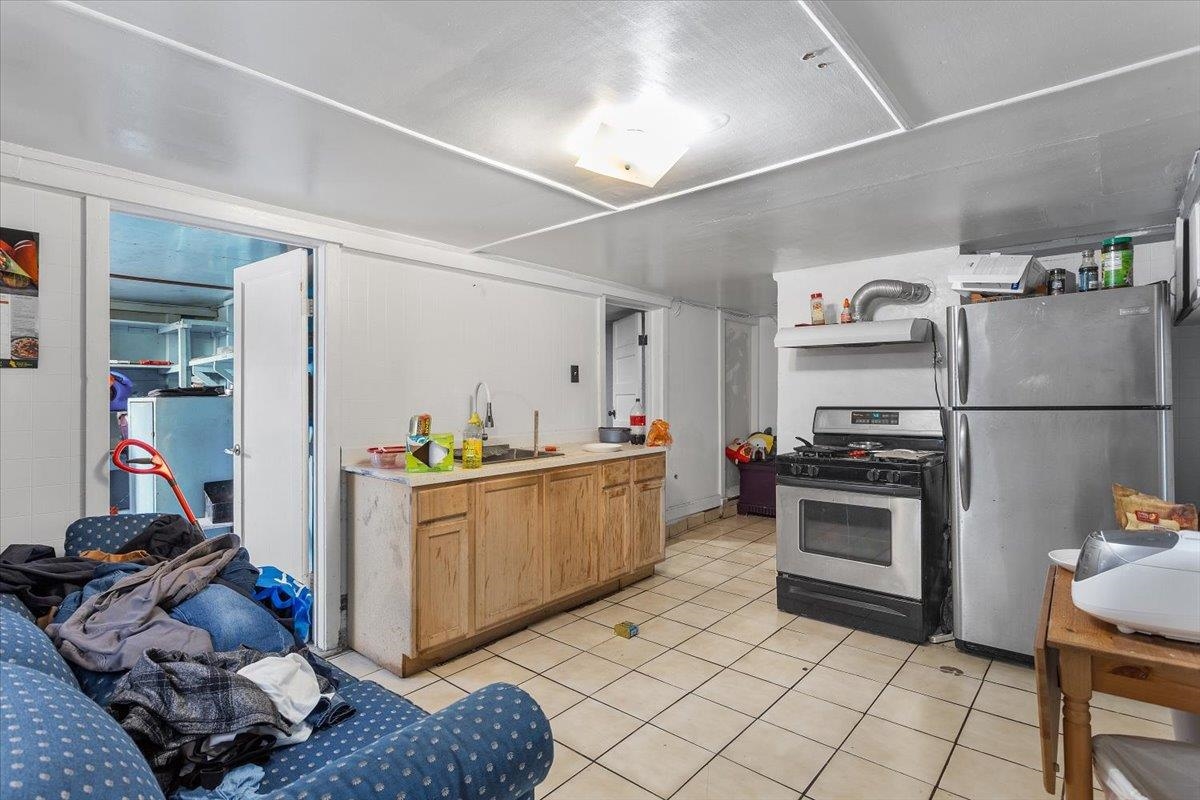 Detail Gallery Image 20 of 31 For 3109 Elmwood, Oakland,  CA 94601 - 6 Beds | 2 Baths