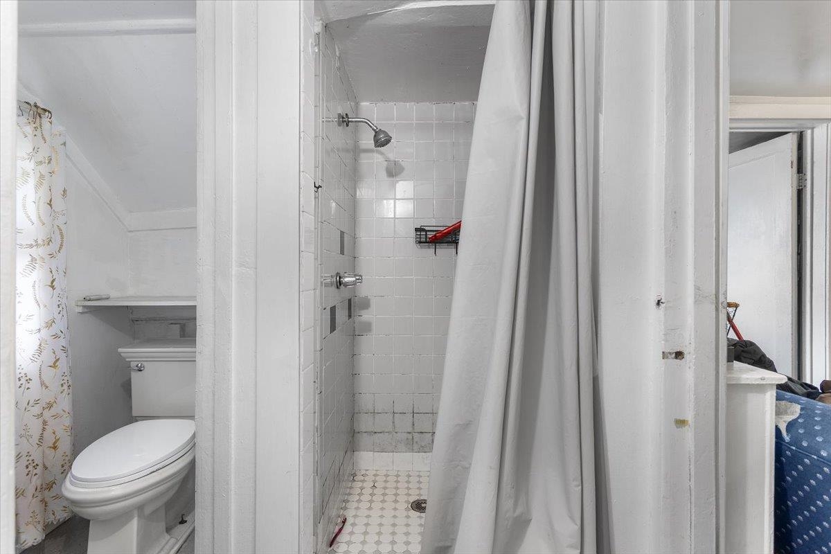 Detail Gallery Image 24 of 31 For 3109 Elmwood, Oakland,  CA 94601 - 6 Beds | 2 Baths