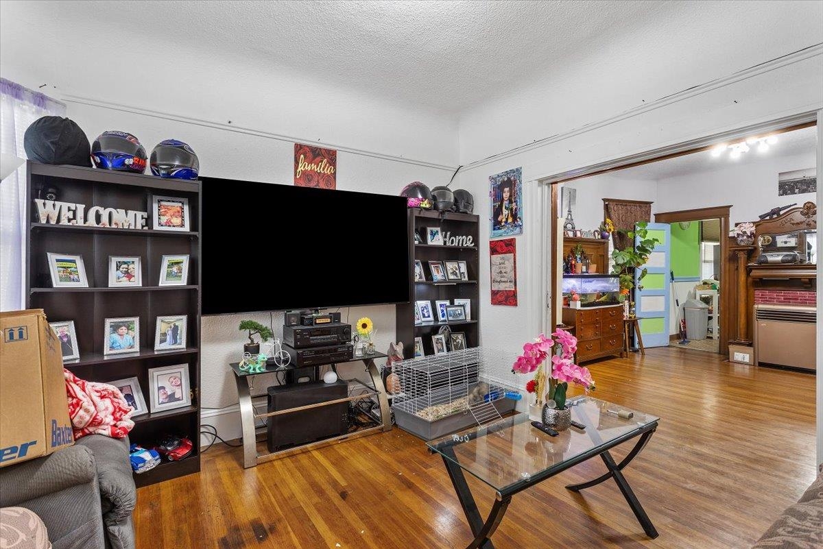 Detail Gallery Image 3 of 31 For 3109 Elmwood, Oakland,  CA 94601 - 6 Beds | 2 Baths