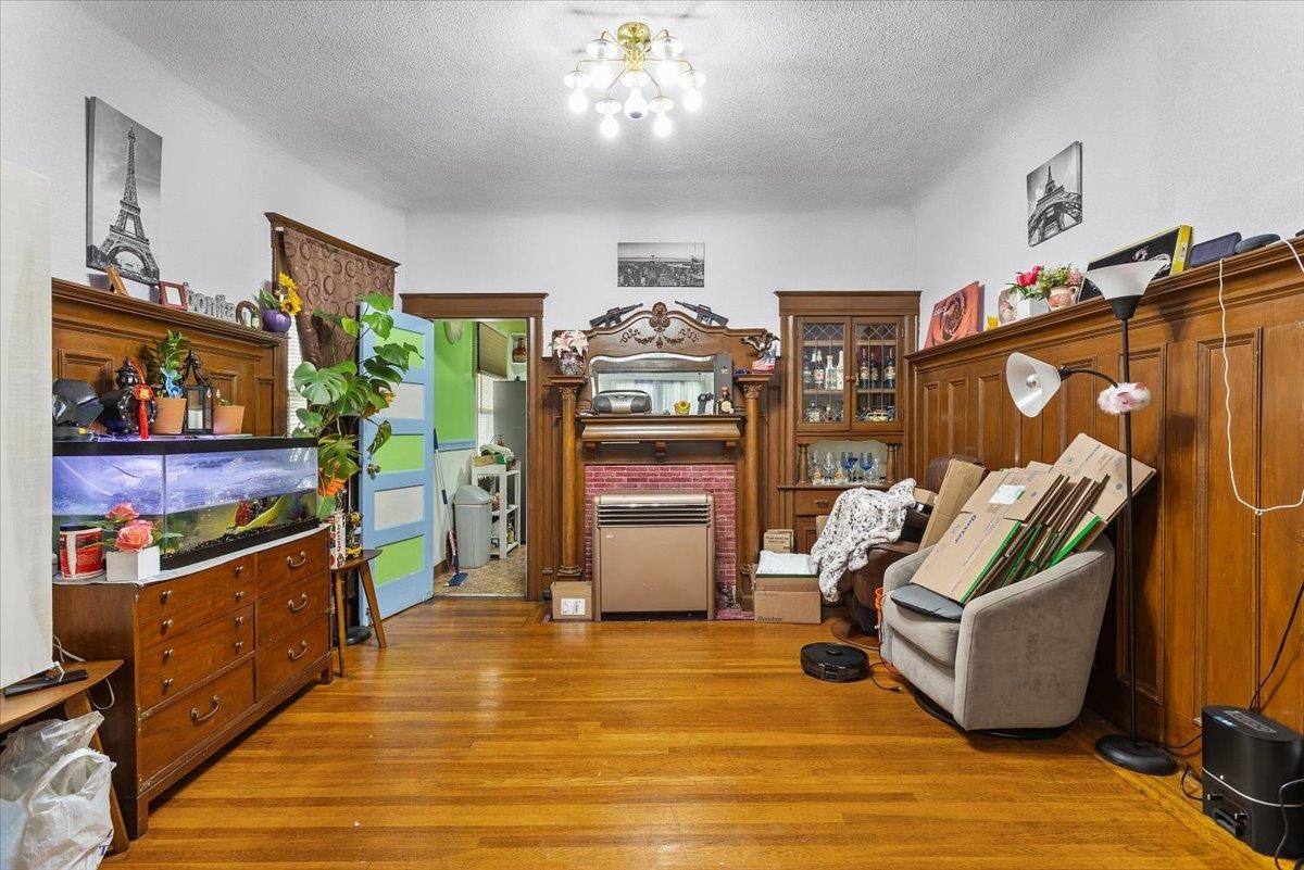 Detail Gallery Image 5 of 31 For 3109 Elmwood, Oakland,  CA 94601 - 6 Beds | 2 Baths