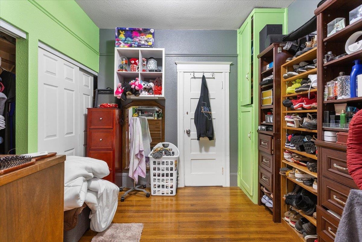 Detail Gallery Image 8 of 31 For 3109 Elmwood, Oakland,  CA 94601 - 6 Beds | 2 Baths