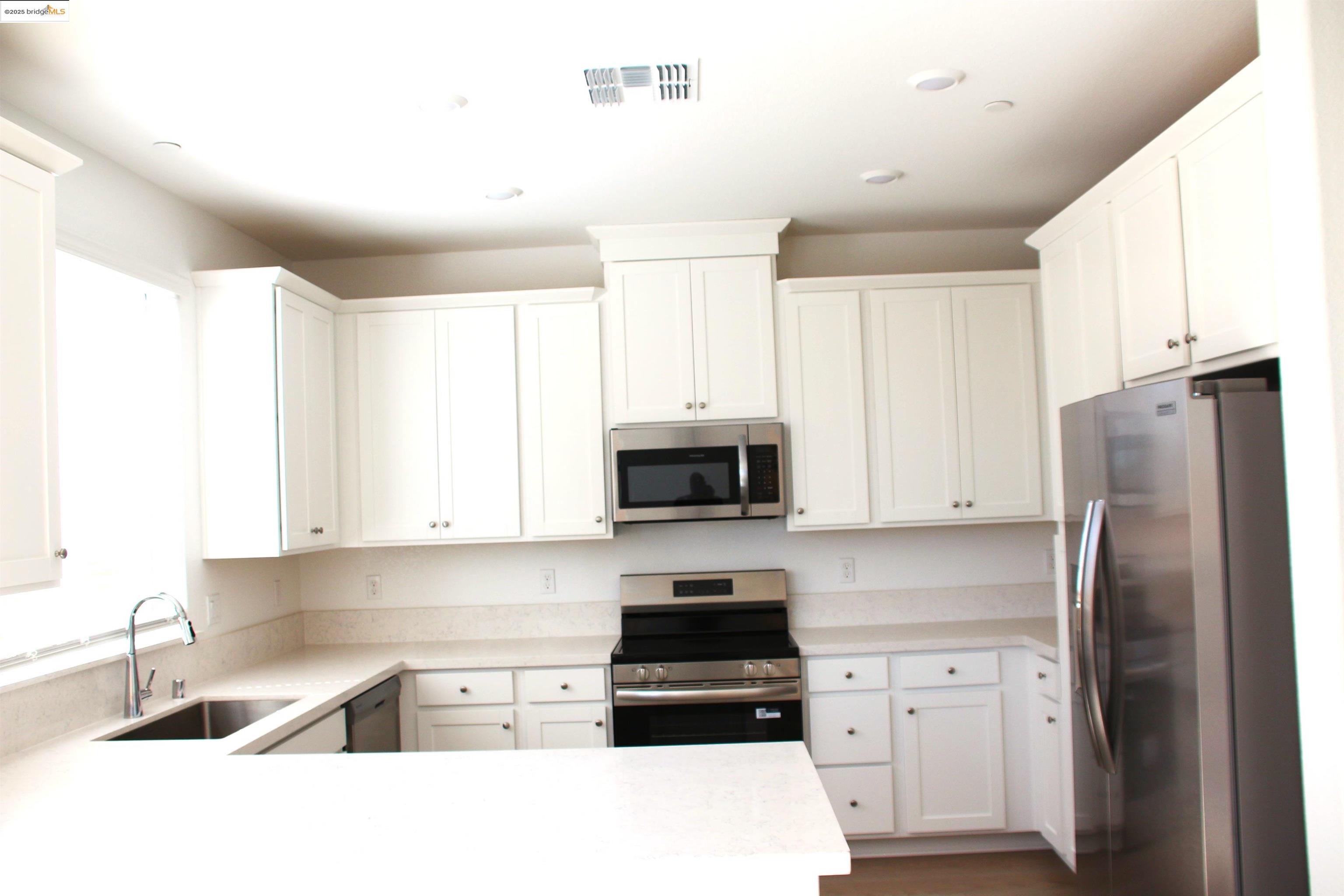 Detail Gallery Image 14 of 42 For 3596 Kona Kai Way, Sacramento,  CA 95835 - 4 Beds | 3 Baths