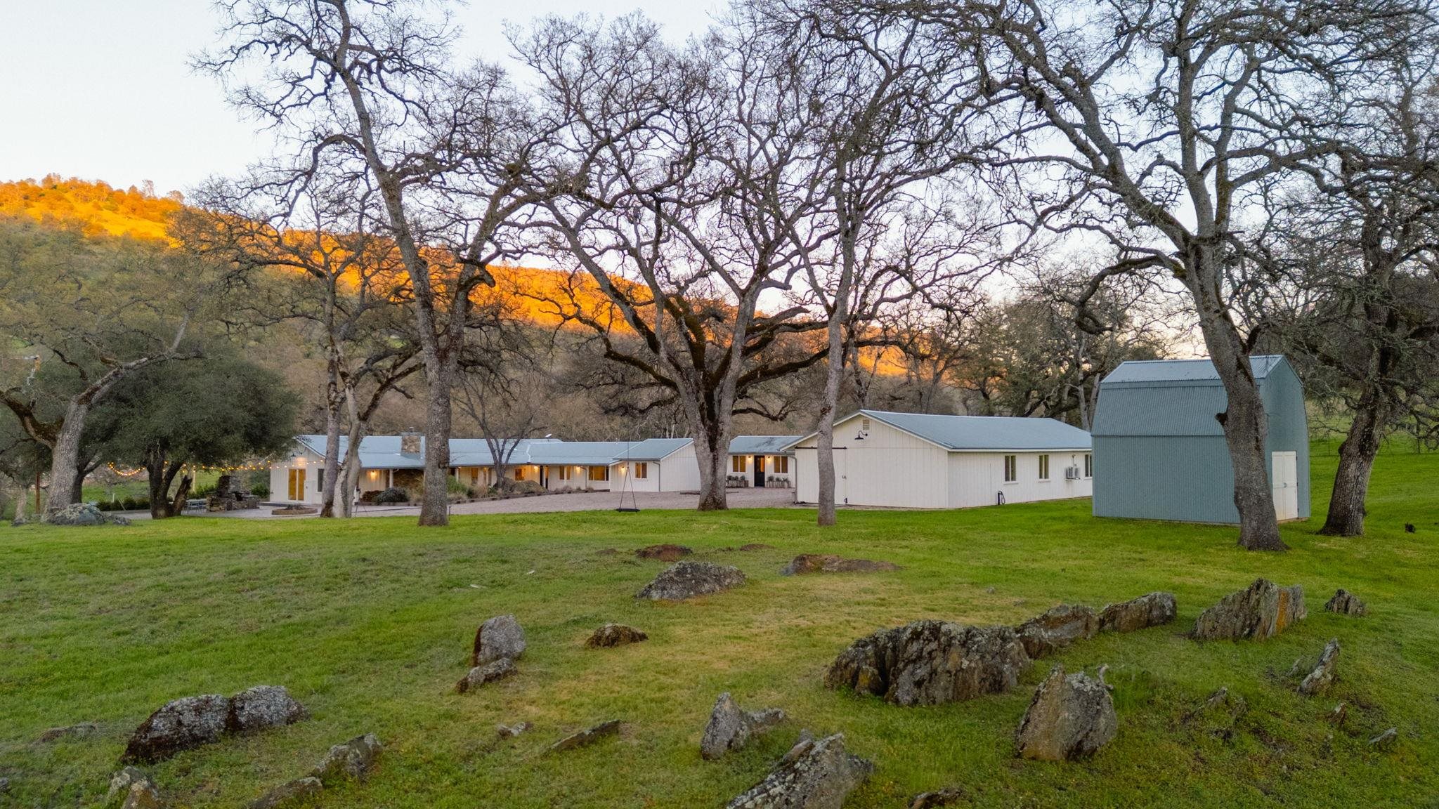 Detail Gallery Image 2 of 57 For 514 Appaloosa Way, Angels Camp,  CA 95222 - 4 Beds | 4 Baths