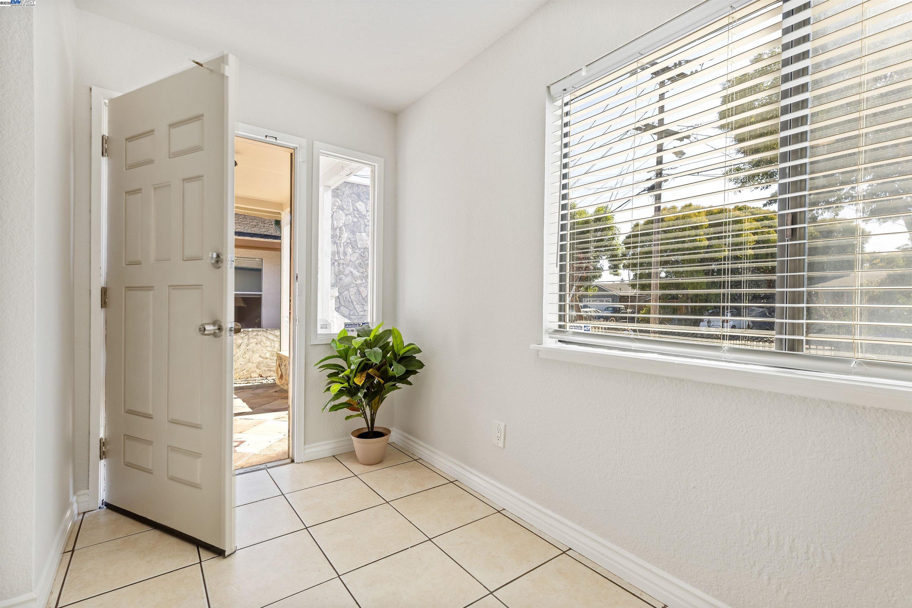 Detail Gallery Image 6 of 25 For 33528 13th Street, Union City,  CA 94587 - 3 Beds | 2 Baths