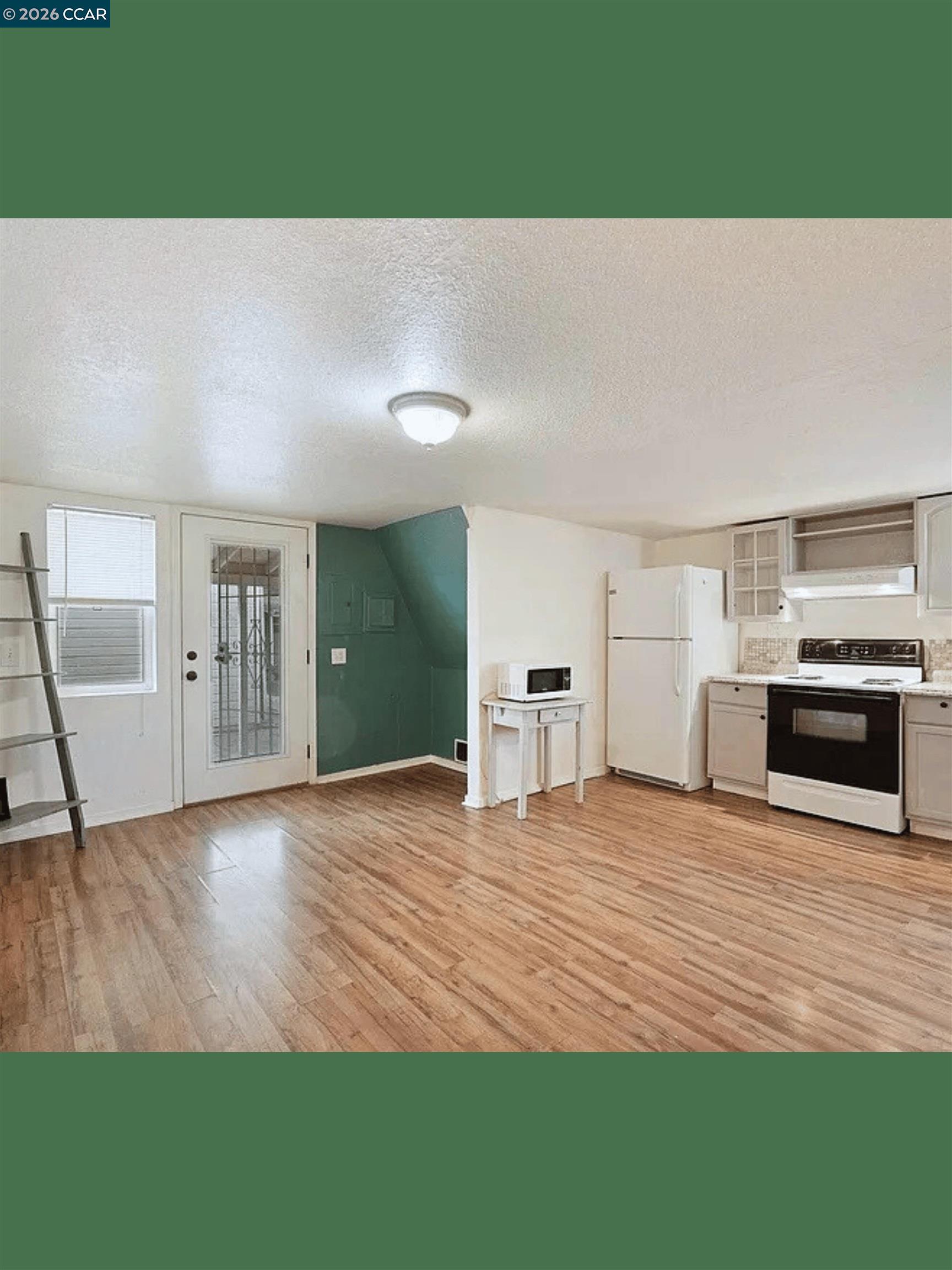 Detail Gallery Image 3 of 6 For 511 E 1/2 Locust St, Lodi,  CA 95240 - 1 Beds | 1 Baths