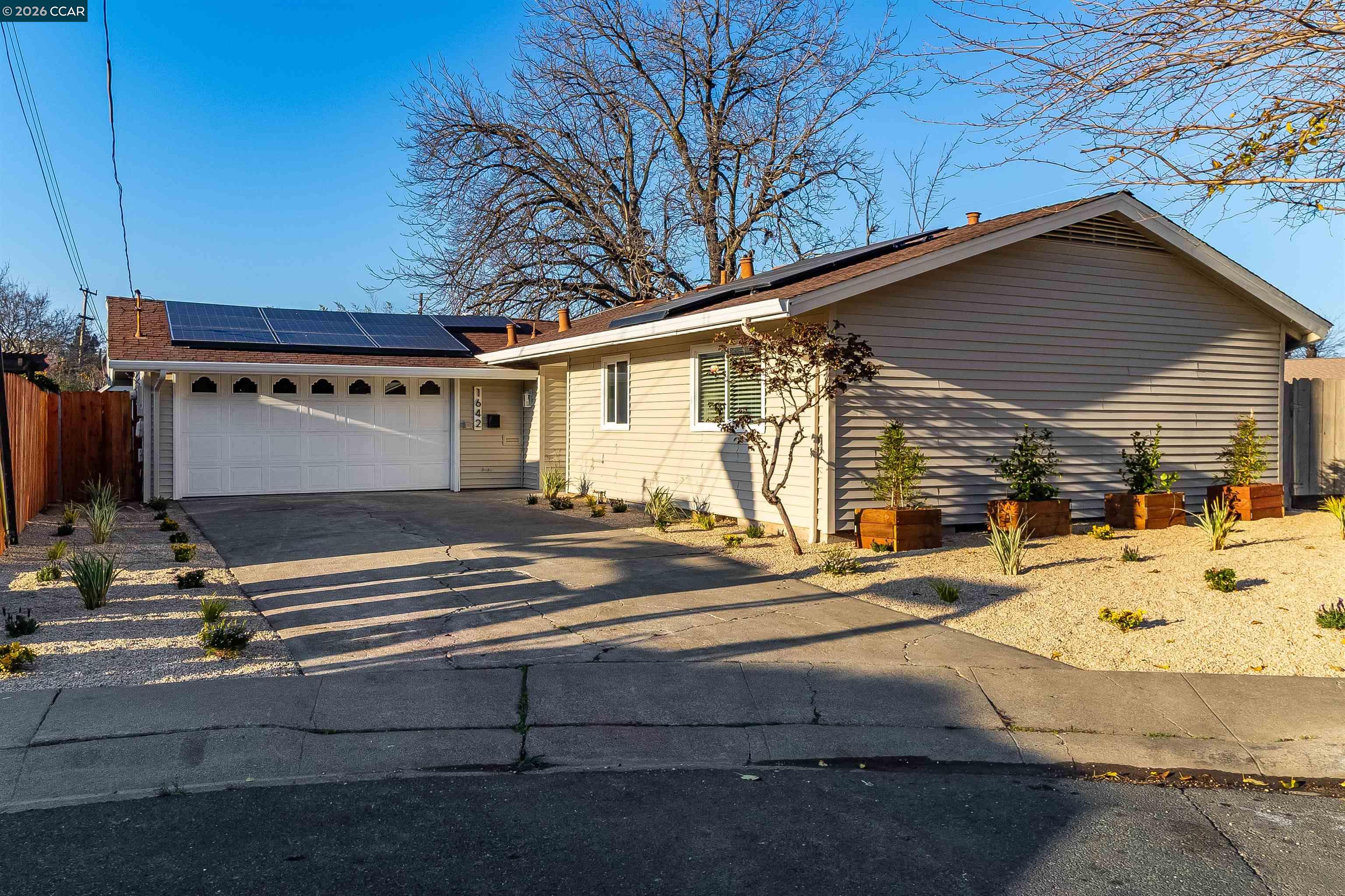 Detail Gallery Image 4 of 40 For 1642 Balboa Ct, Pleasant Hill,  CA 94523 - 3 Beds | 2 Baths