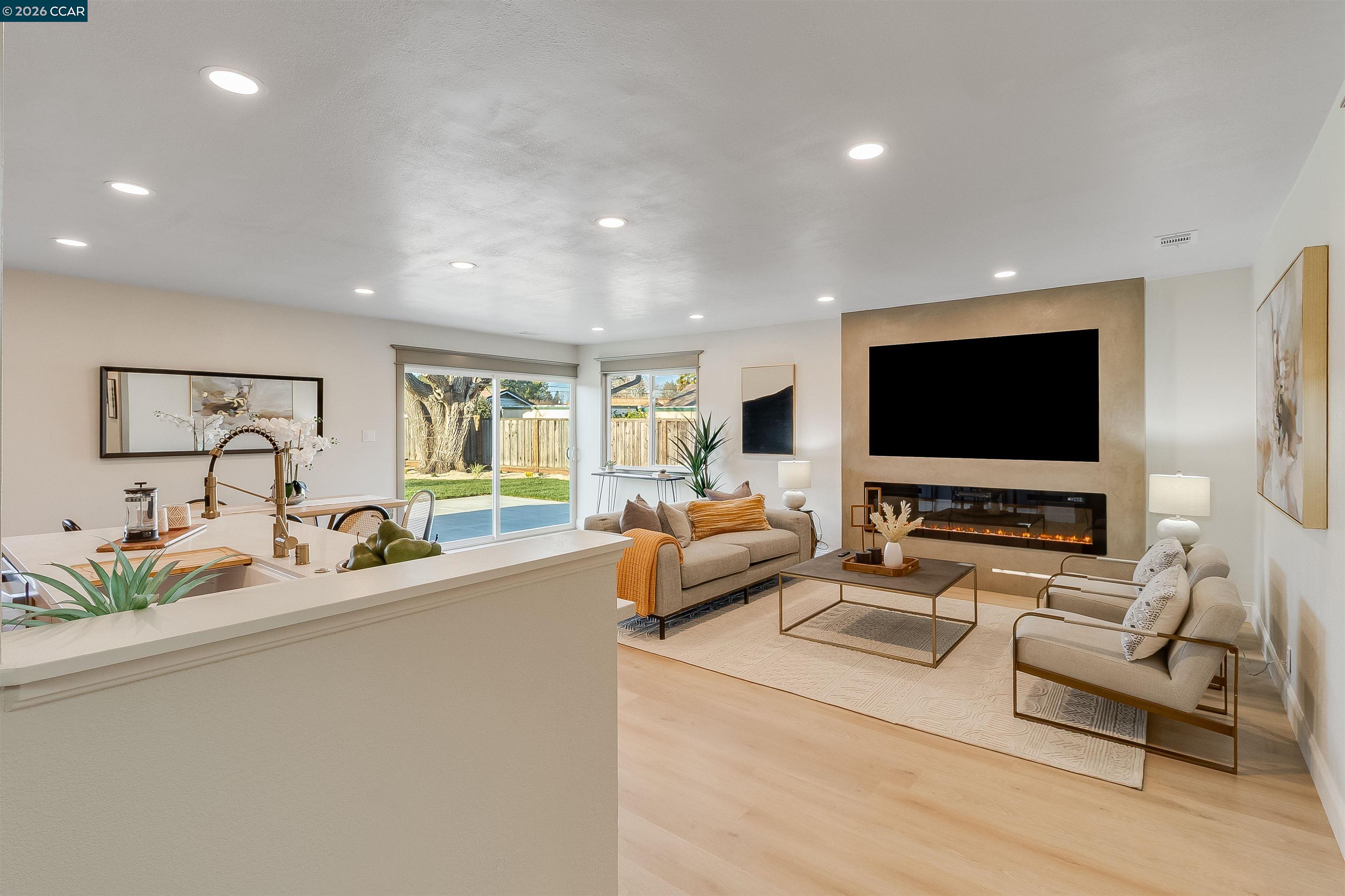 Detail Gallery Image 5 of 40 For 1642 Balboa Ct, Pleasant Hill,  CA 94523 - 3 Beds | 2 Baths