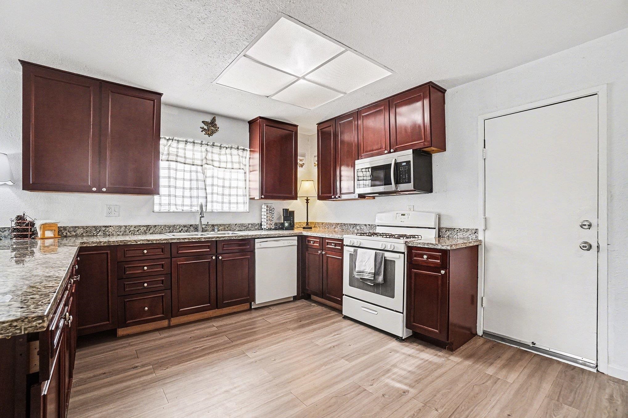 Detail Gallery Image 8 of 27 For 2725 Entrada Cir, Antioch,  CA 94509 - 3 Beds | 2 Baths