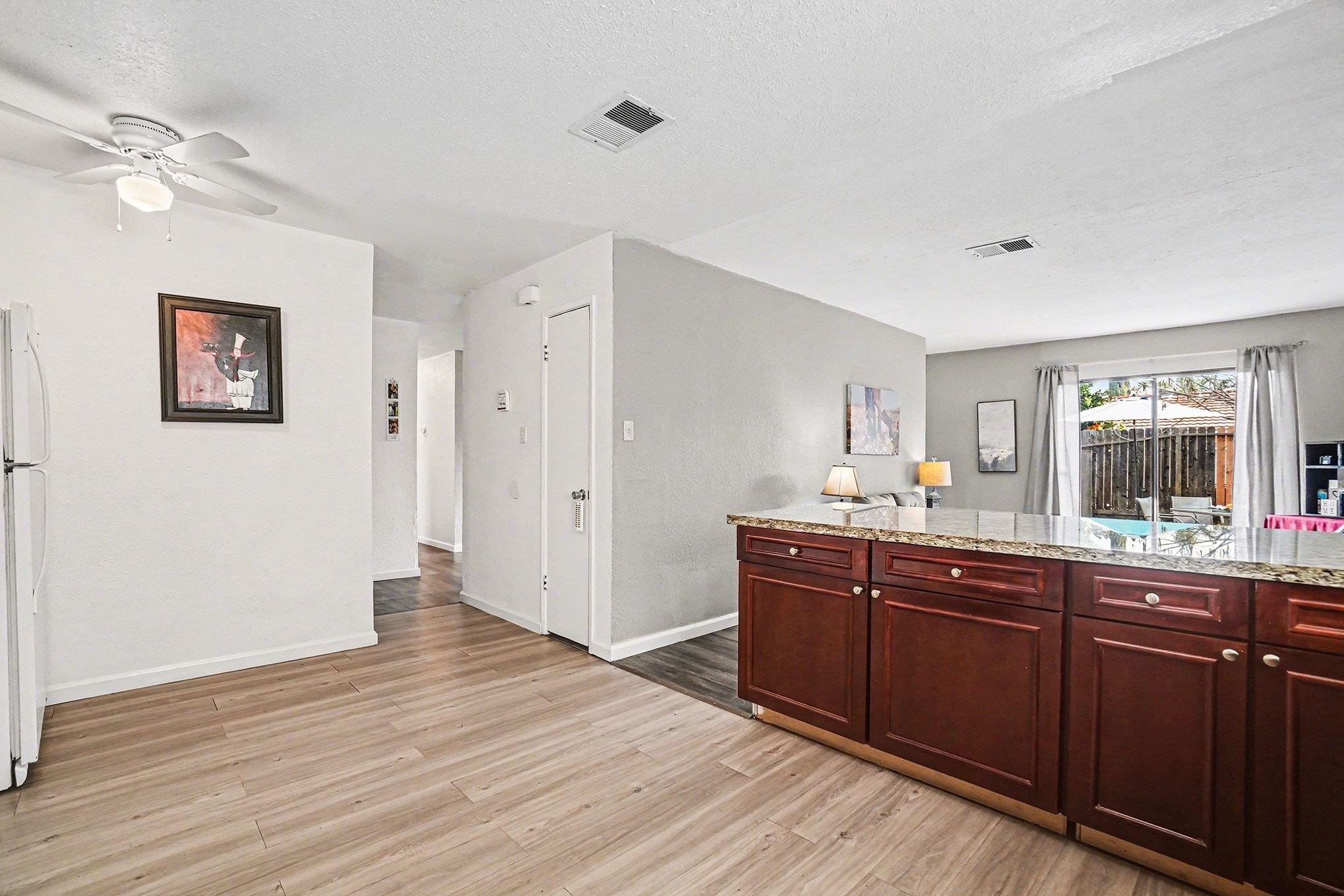 Detail Gallery Image 9 of 27 For 2725 Entrada Cir, Antioch,  CA 94509 - 3 Beds | 2 Baths