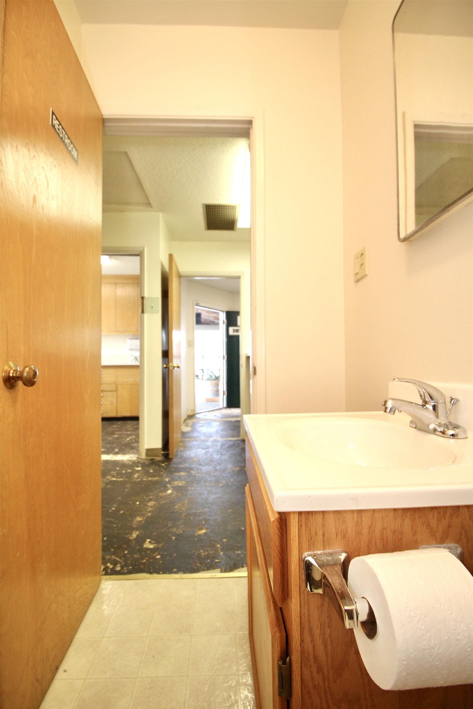 Detail Gallery Image 13 of 22 For 15845 Channel Street, San Lorenzo,  CA 94580 - 4 Beds | 1 Baths