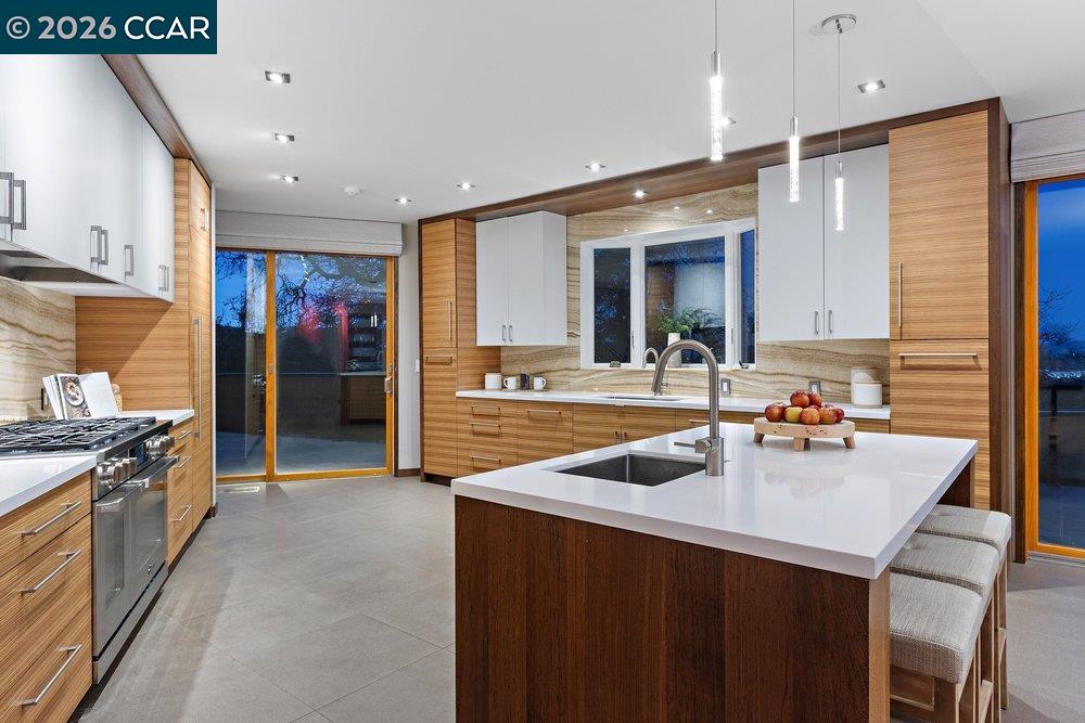 Detail Gallery Image 12 of 59 For 2083 Magnolia Way, Walnut Creek,  CA 94595 - 7 Beds | 4/1 Baths