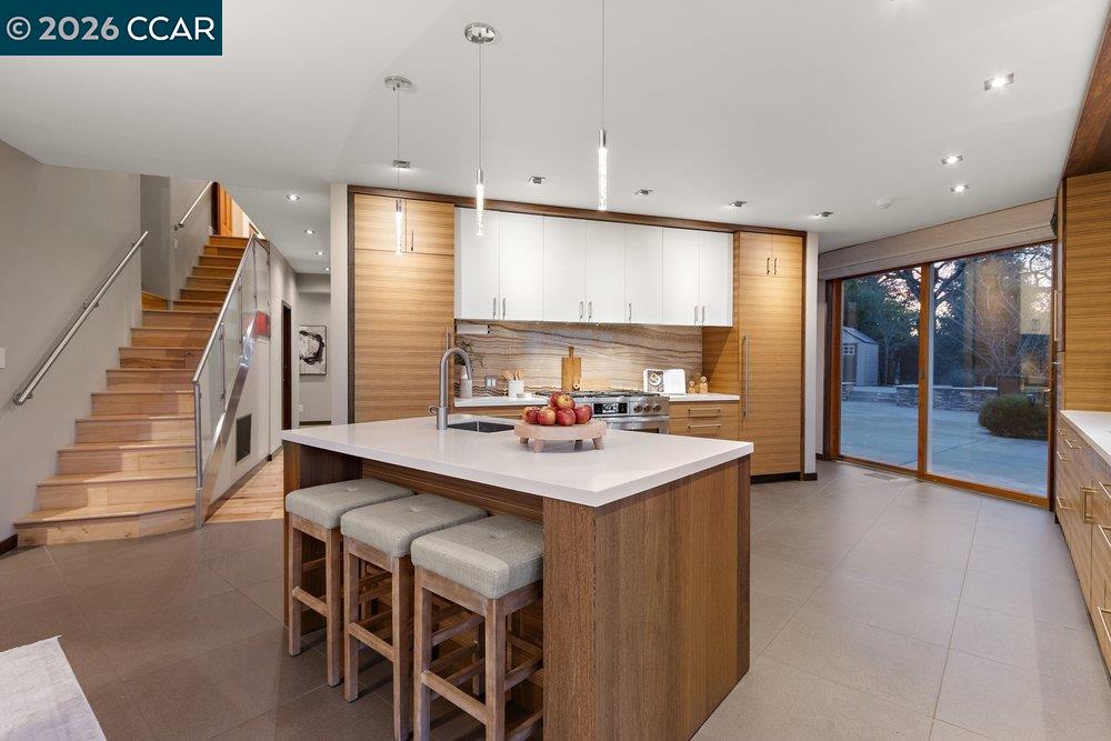 Detail Gallery Image 13 of 59 For 2083 Magnolia Way, Walnut Creek,  CA 94595 - 7 Beds | 4/1 Baths