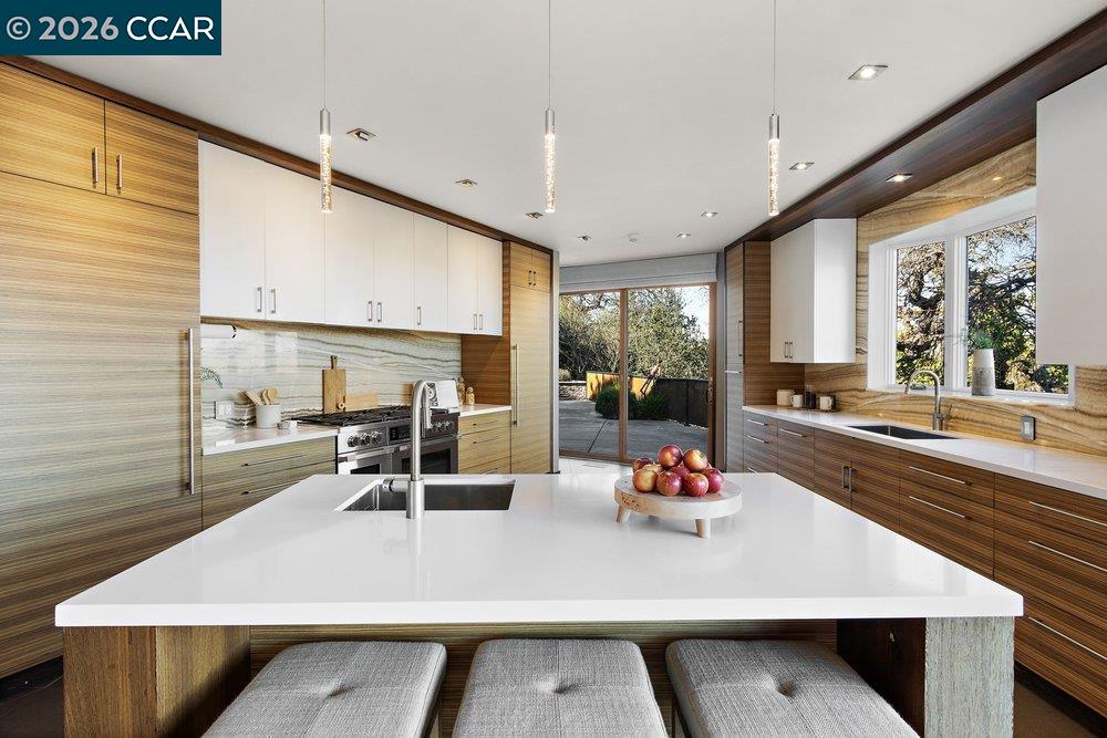 Detail Gallery Image 14 of 59 For 2083 Magnolia Way, Walnut Creek,  CA 94595 - 7 Beds | 4/1 Baths