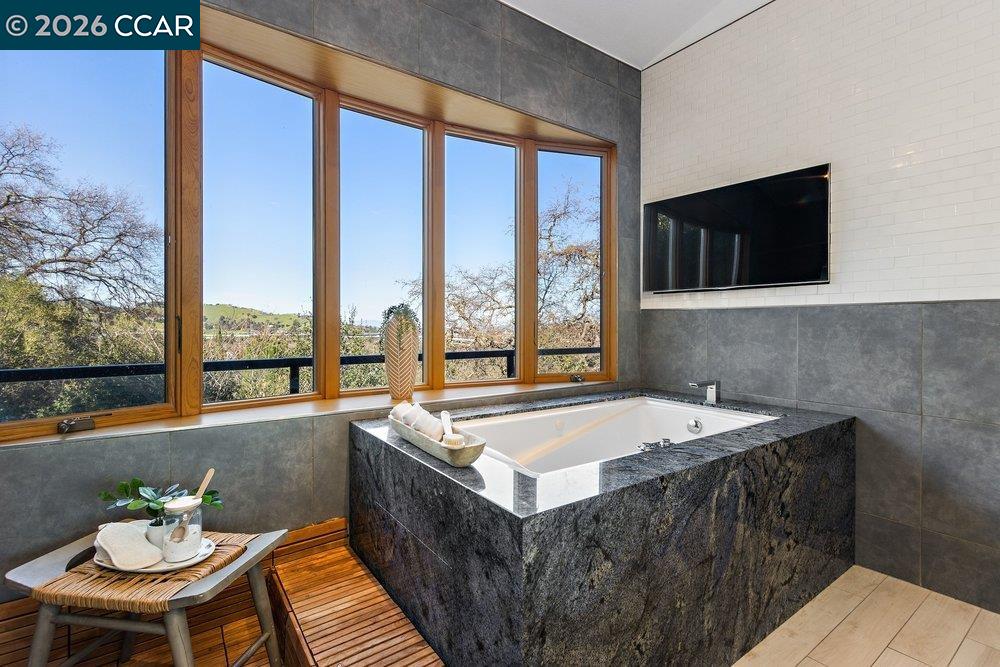 Detail Gallery Image 38 of 59 For 2083 Magnolia Way, Walnut Creek,  CA 94595 - 7 Beds | 4/1 Baths