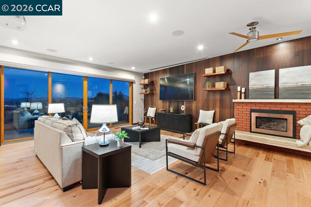 Detail Gallery Image 5 of 59 For 2083 Magnolia Way, Walnut Creek,  CA 94595 - 7 Beds | 4/1 Baths