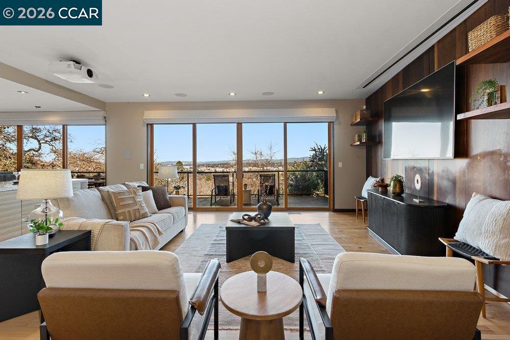 Detail Gallery Image 9 of 59 For 2083 Magnolia Way, Walnut Creek,  CA 94595 - 7 Beds | 4/1 Baths