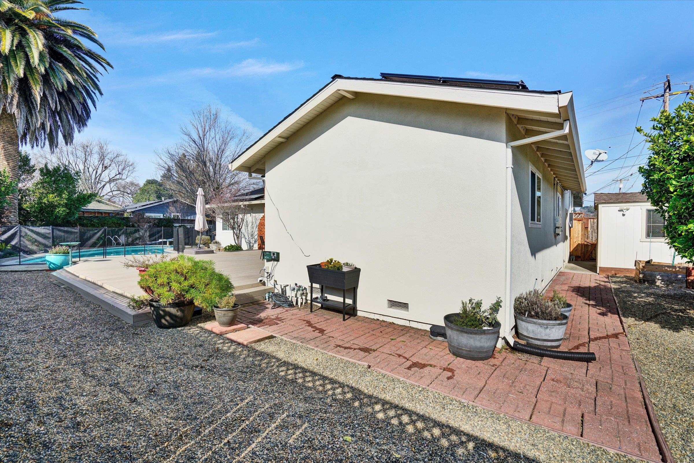 Detail Gallery Image 4 of 20 For 1966 Westover Dr, Pleasant Hill,  CA 94523 - 4 Beds | 3 Baths