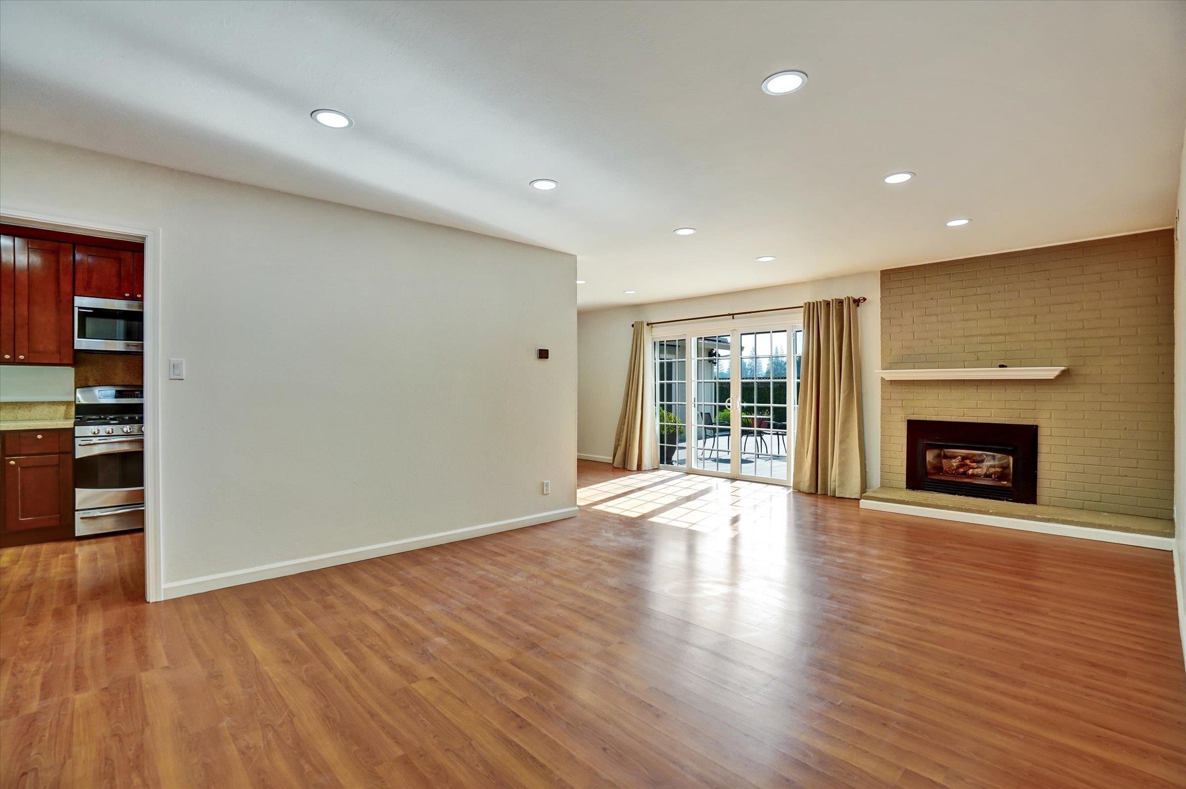 Detail Gallery Image 9 of 20 For 1966 Westover Dr, Pleasant Hill,  CA 94523 - 4 Beds | 3 Baths