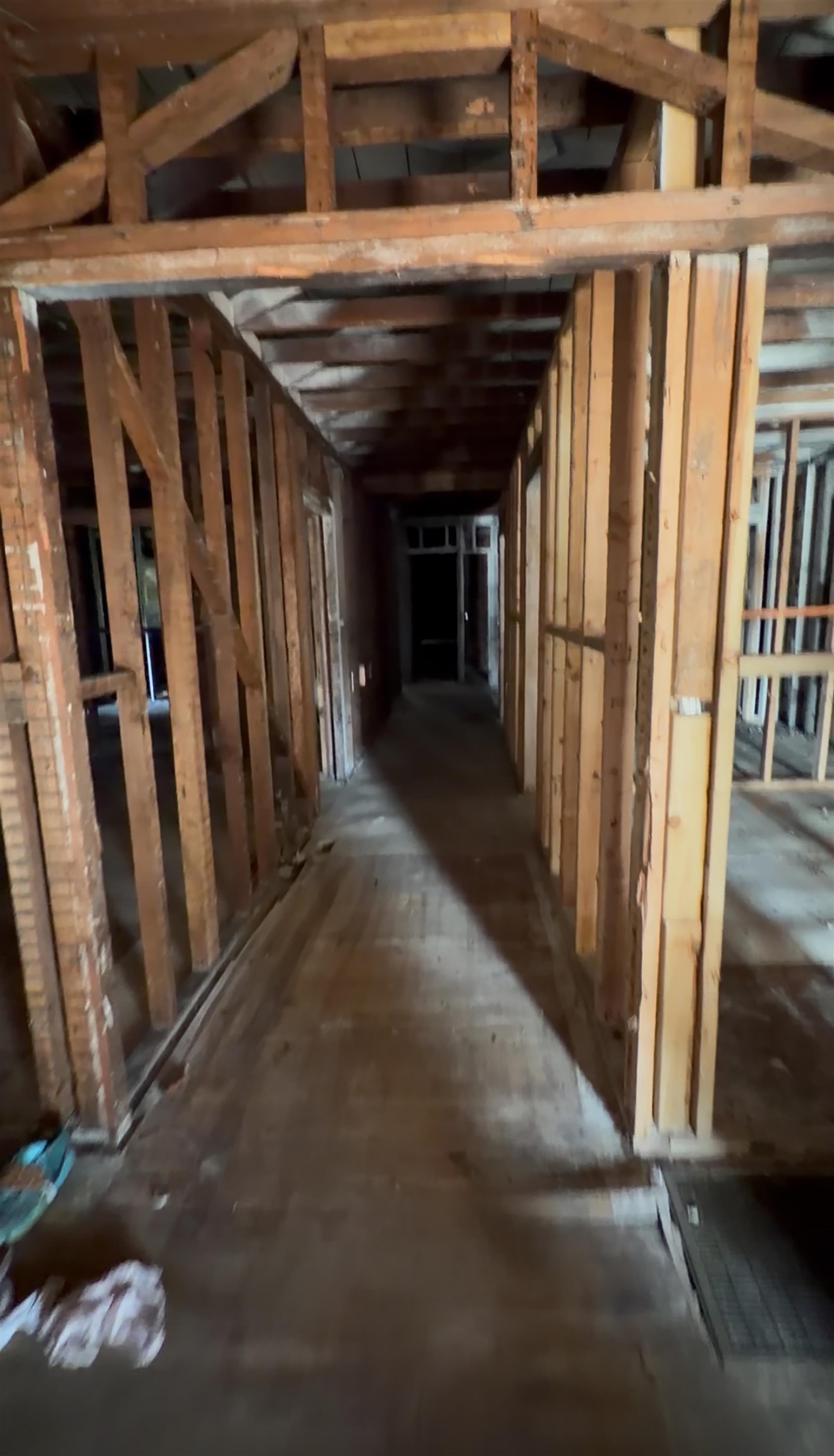 Detail Gallery Image 4 of 9 For 2933 35th Ave, Oakland,  CA 94619 - 4 Beds | 2/1 Baths