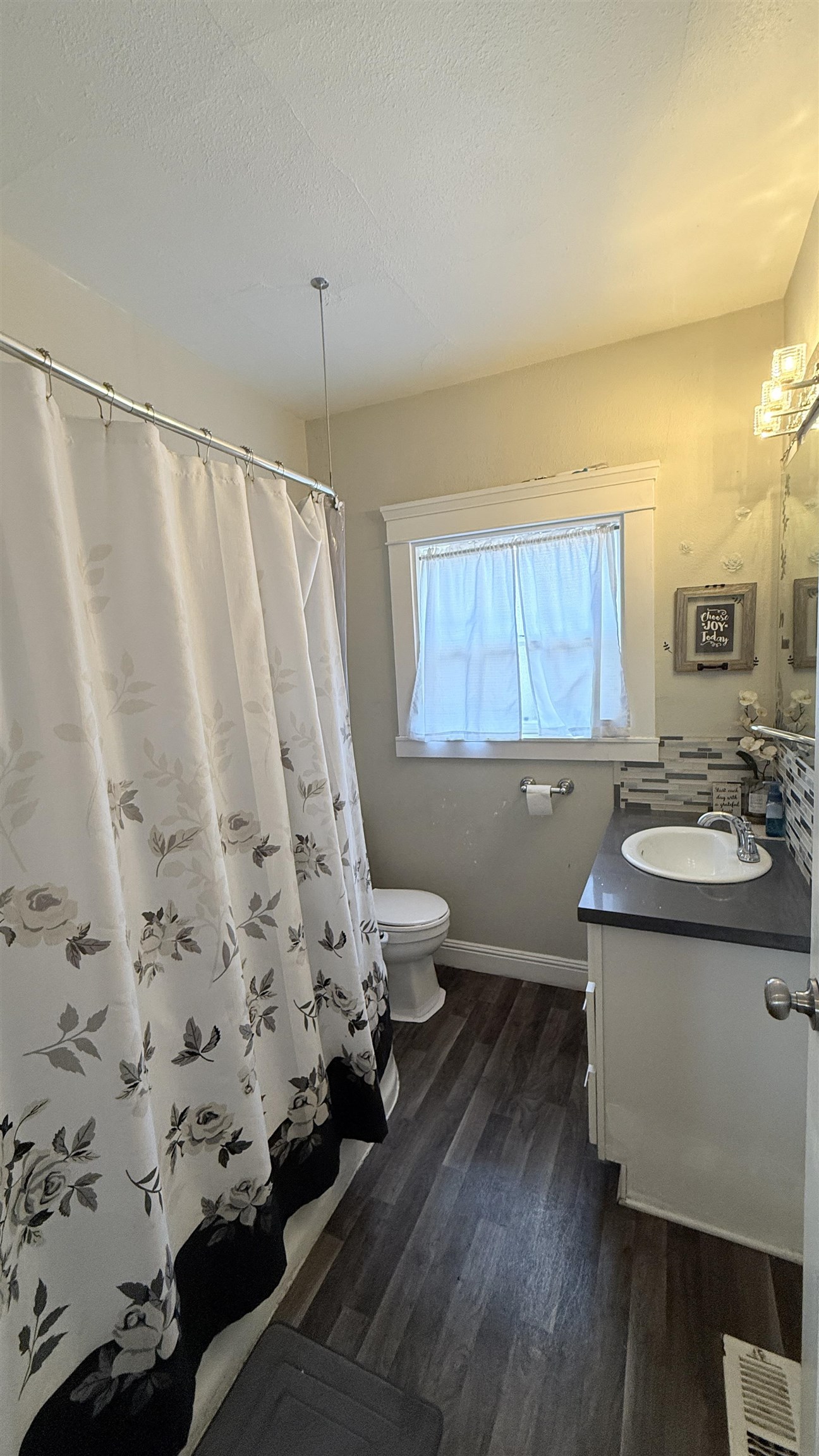 Detail Gallery Image 17 of 19 For 705 W Elm, Stockton,  CA 95204 - 2 Beds | 2 Baths