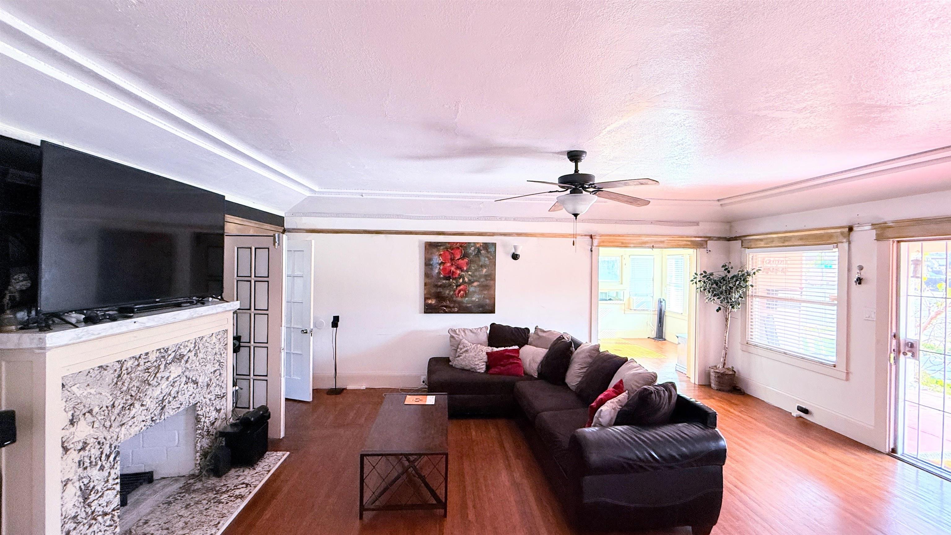 Detail Gallery Image 3 of 19 For 705 W Elm, Stockton,  CA 95204 - 2 Beds | 2 Baths