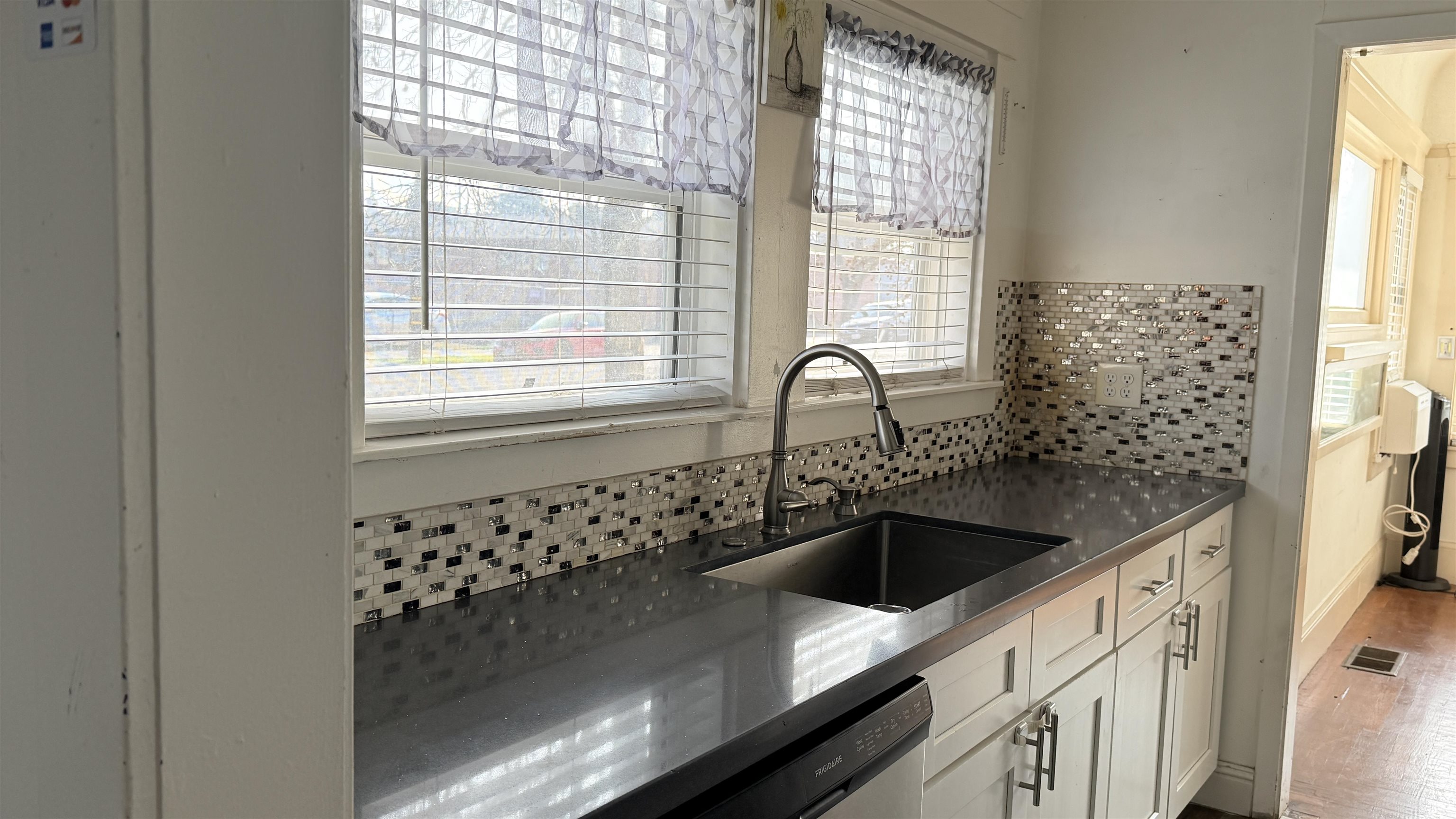 Detail Gallery Image 8 of 19 For 705 W Elm, Stockton,  CA 95204 - 2 Beds | 2 Baths