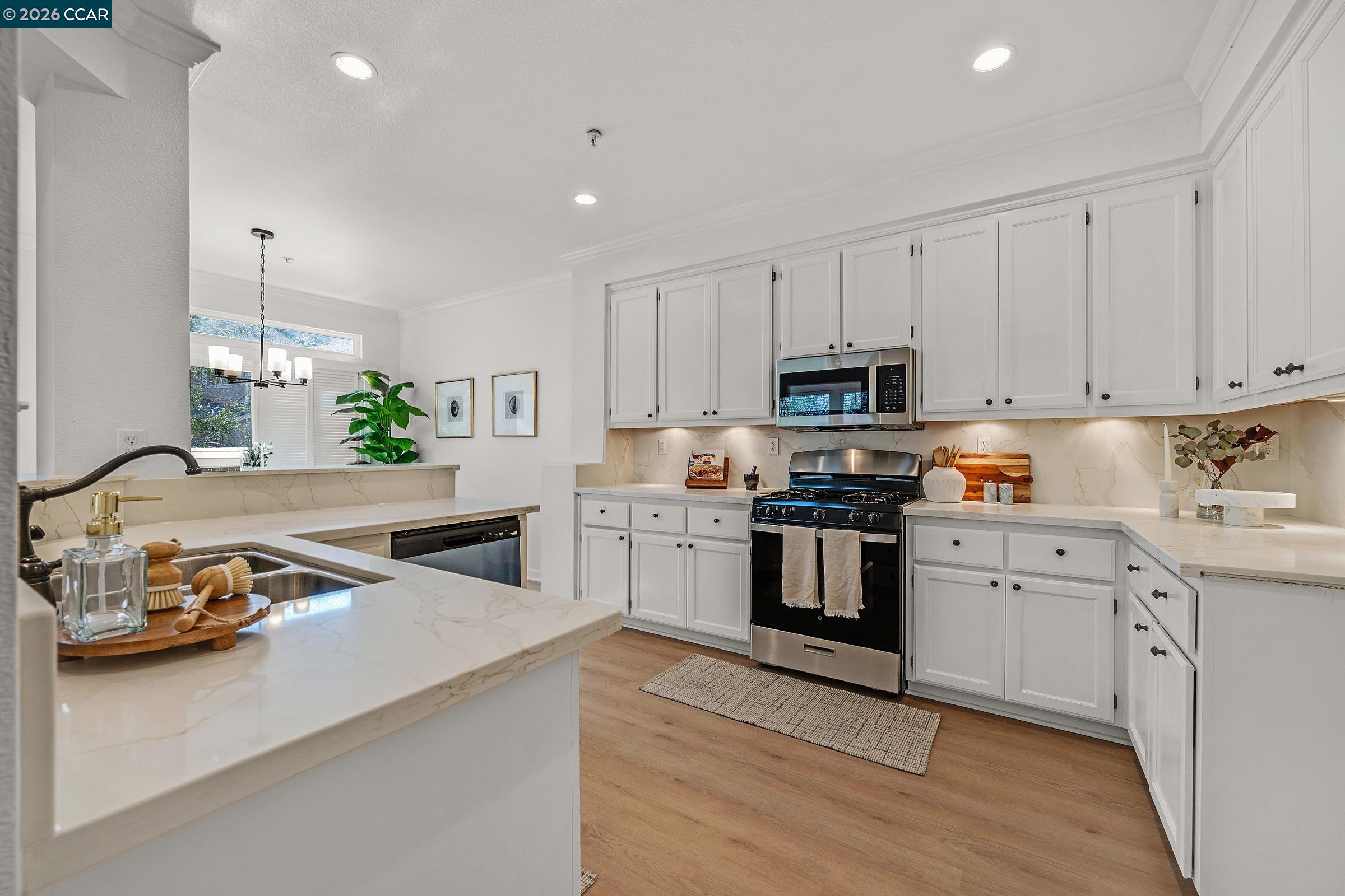 Photo #6: 41122945 Listing: Photo #6