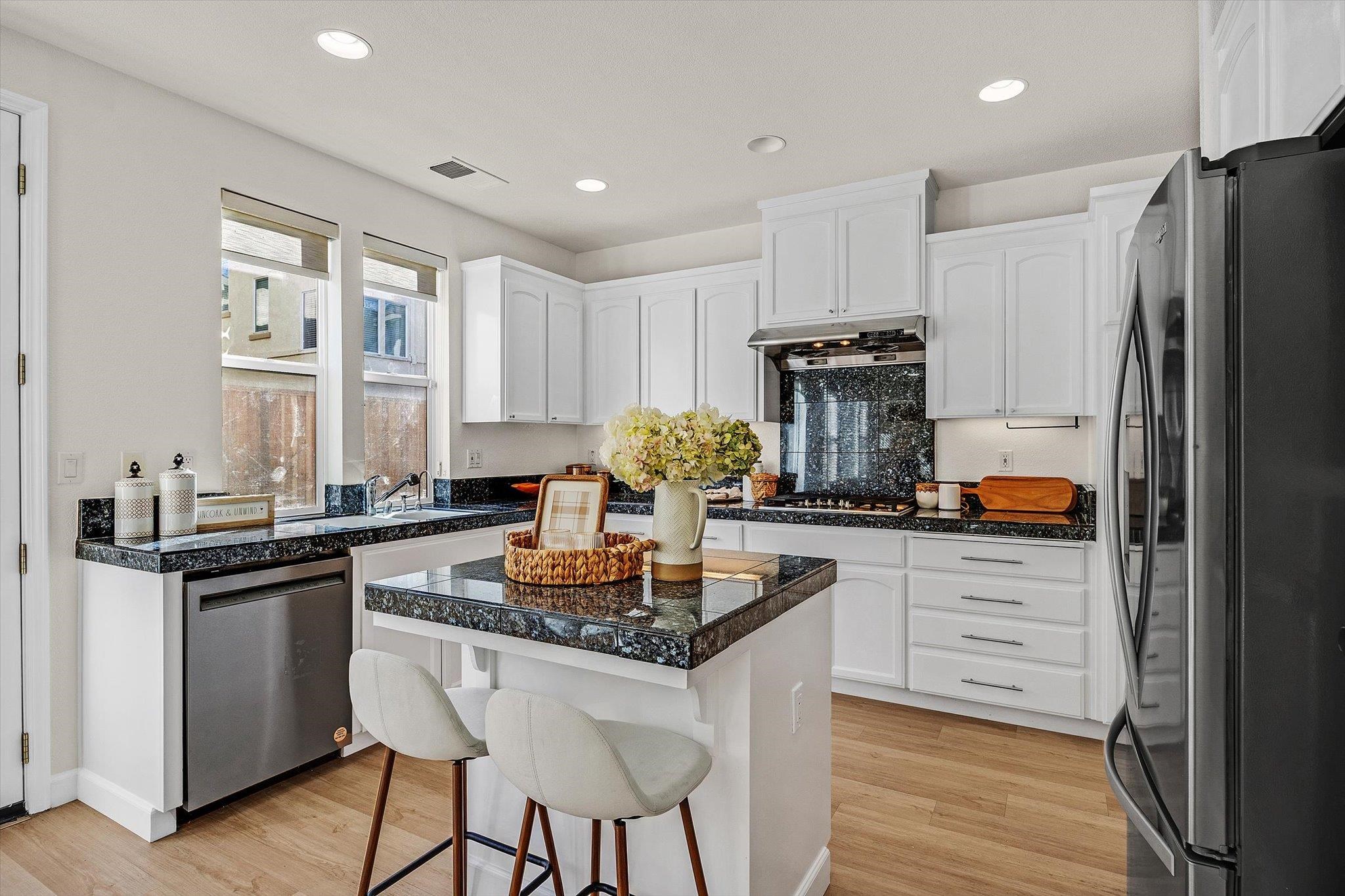 Detail Gallery Image 11 of 44 For 4185 Font Ct, Dublin,  CA 94568 - 3 Beds | 2/1 Baths