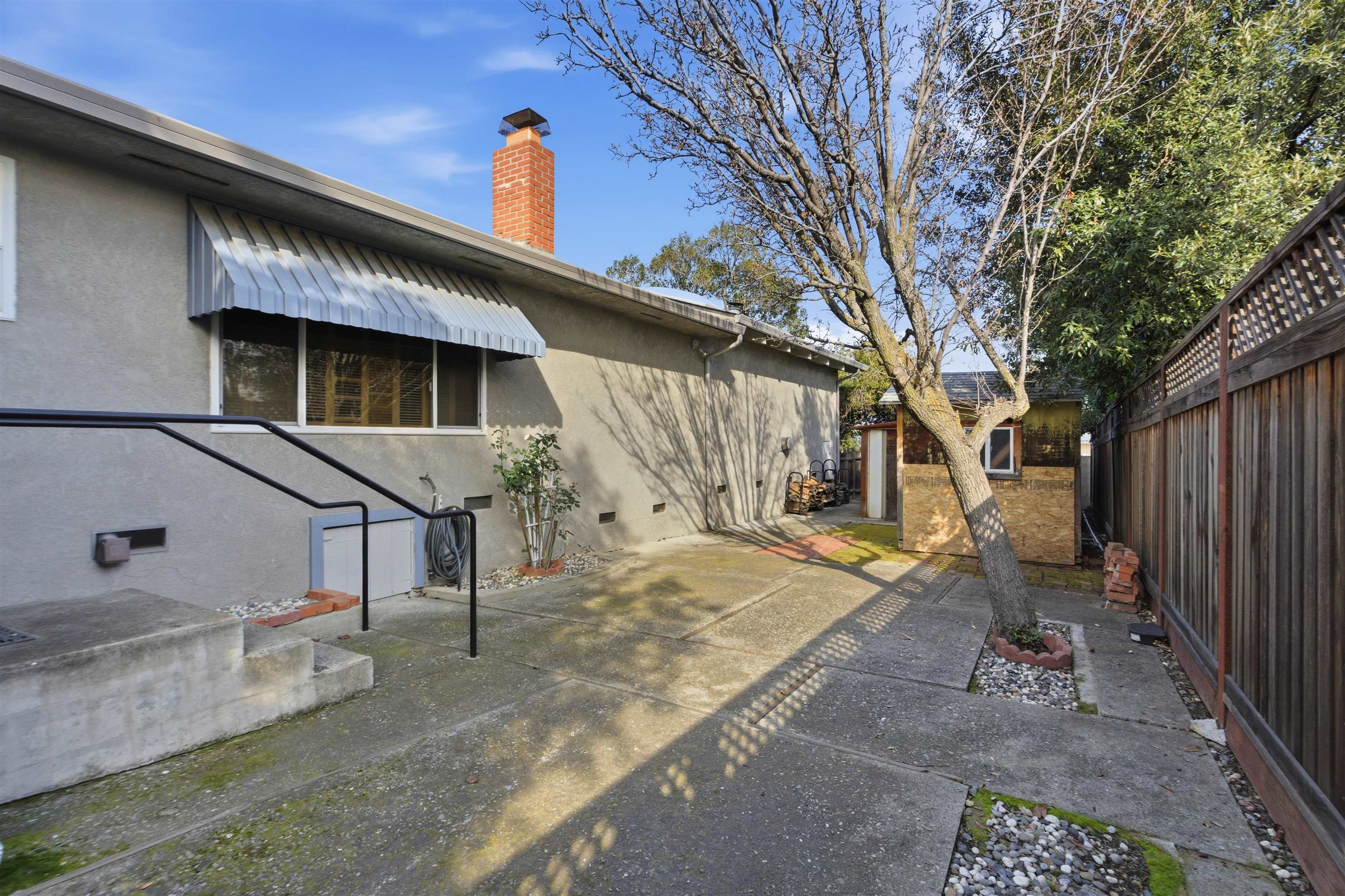 Detail Gallery Image 11 of 16 For 27 Barrie Dr, Pittsburg,  CA 94565 - 4 Beds | 3/1 Baths