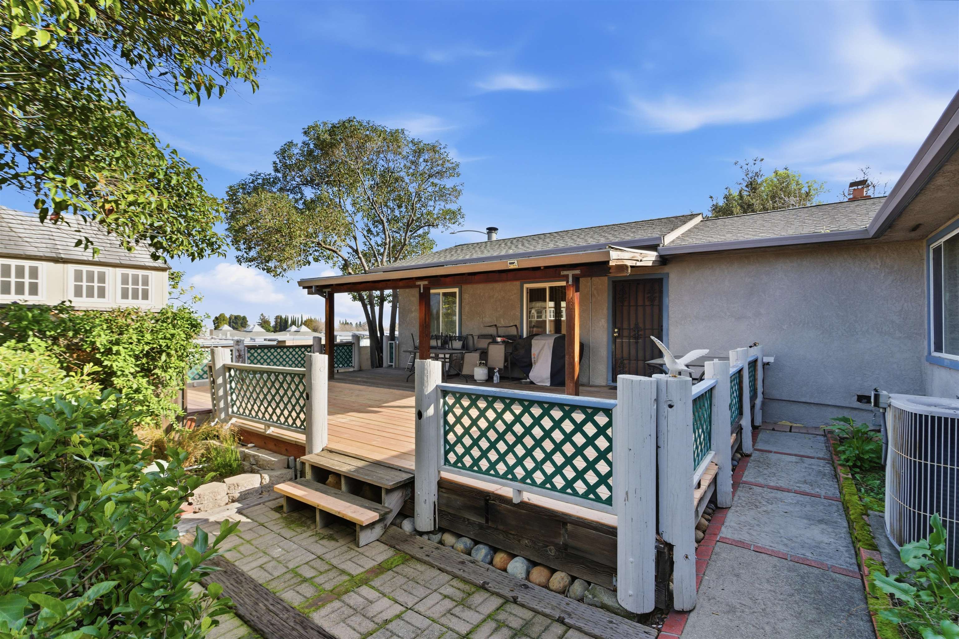 Detail Gallery Image 13 of 16 For 27 Barrie Dr, Pittsburg,  CA 94565 - 4 Beds | 3/1 Baths