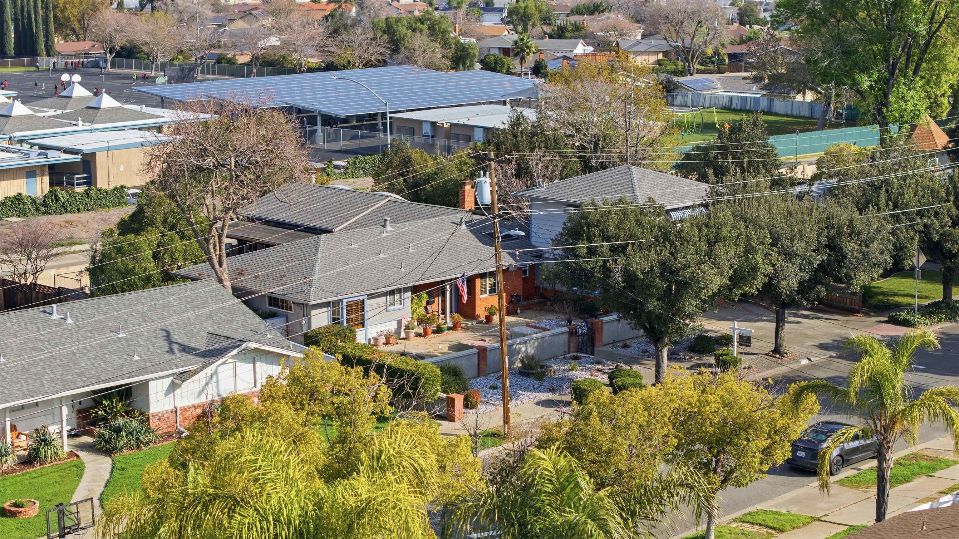 Detail Gallery Image 14 of 16 For 27 Barrie Dr, Pittsburg,  CA 94565 - 4 Beds | 3/1 Baths