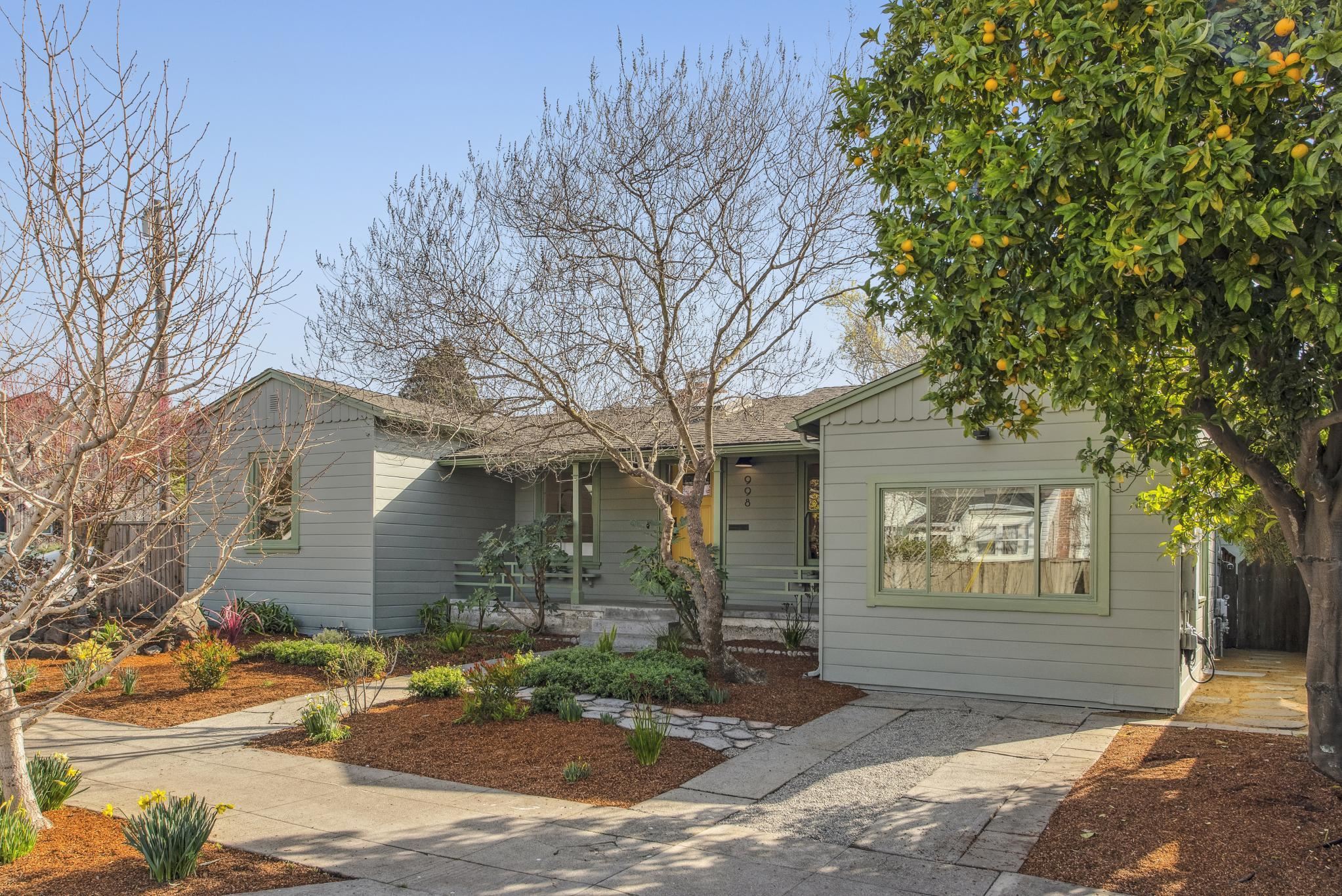 Detail Gallery Image 2 of 50 For 998 Virginia St, Berkeley,  CA 94710 - 3 Beds | 2 Baths