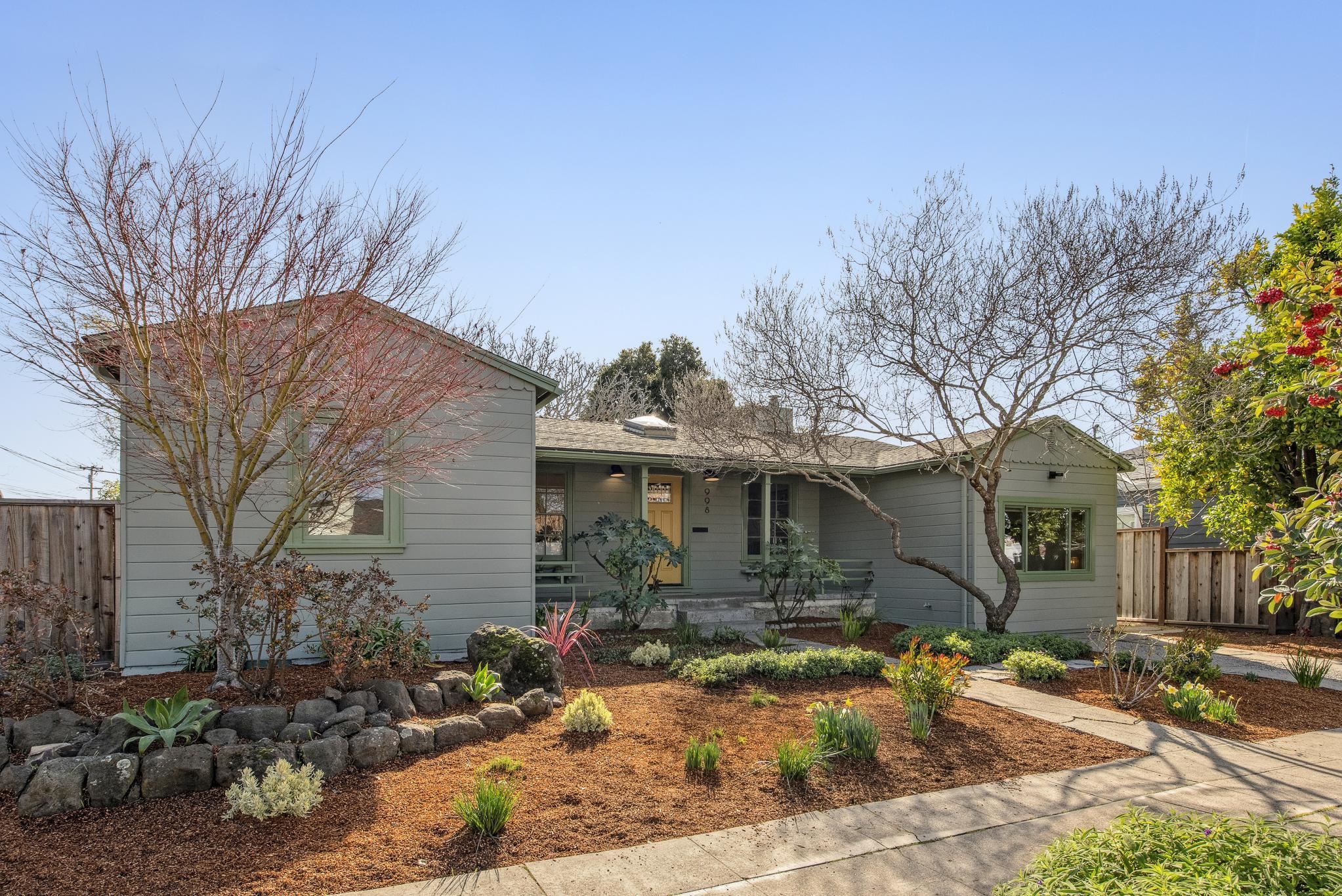 Detail Gallery Image 3 of 50 For 998 Virginia St, Berkeley,  CA 94710 - 3 Beds | 2 Baths