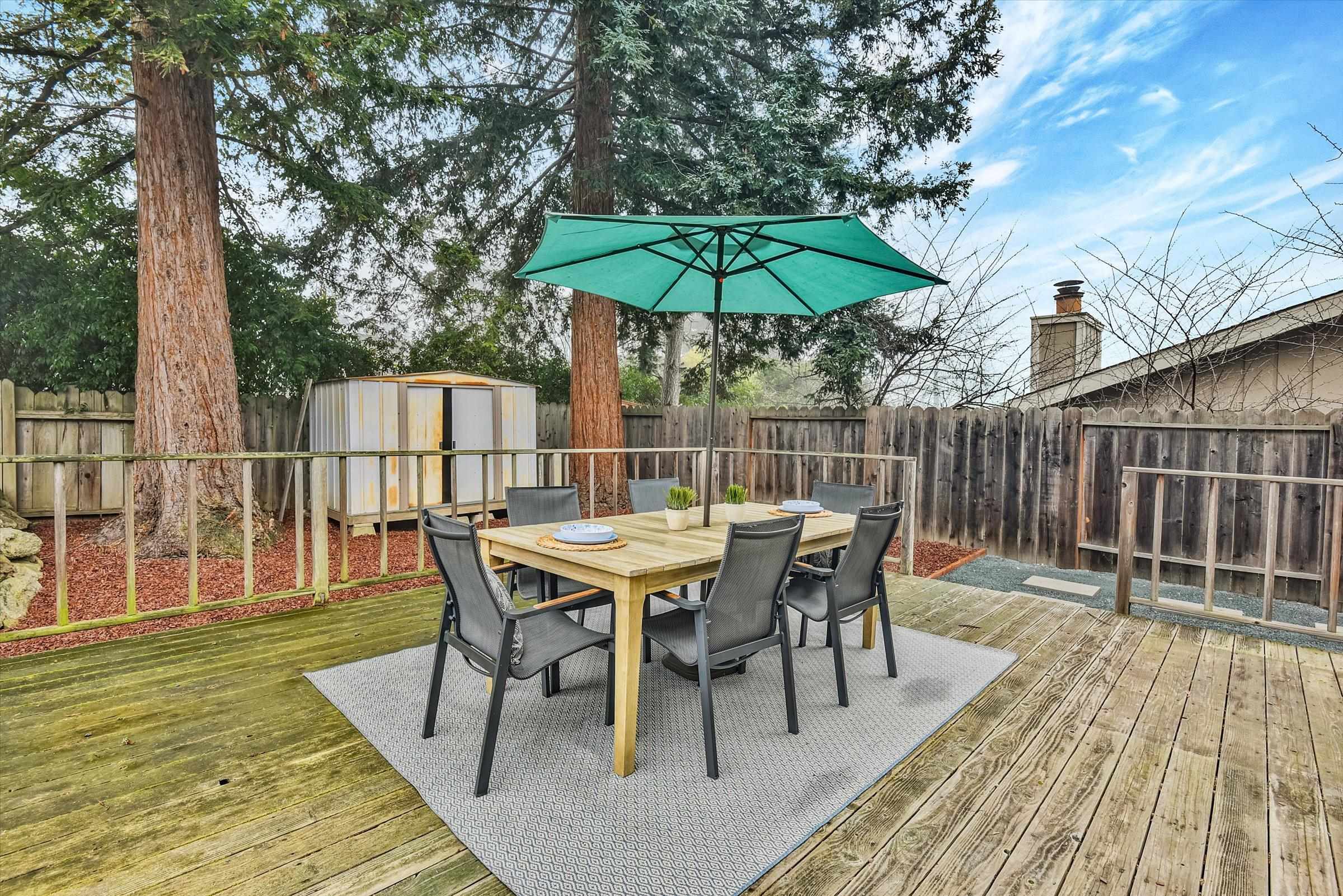 Detail Gallery Image 4 of 33 For 1524 Ridgewood Dr, Martinez,  CA 94553 - 4 Beds | 2/1 Baths