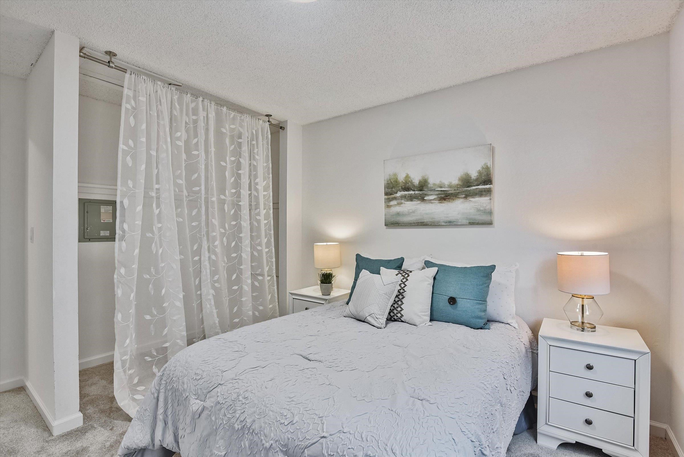 Detail Gallery Image 14 of 33 For 1524 Ridgewood Dr, Martinez,  CA 94553 - 4 Beds | 2/1 Baths