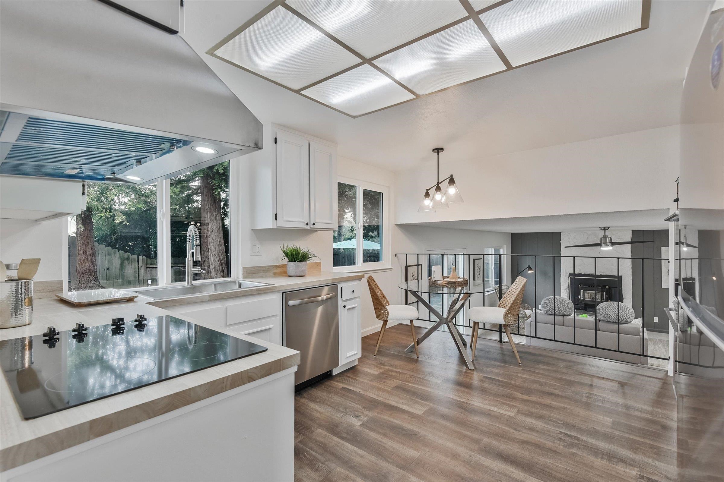 Detail Gallery Image 19 of 33 For 1524 Ridgewood Dr, Martinez,  CA 94553 - 4 Beds | 2/1 Baths